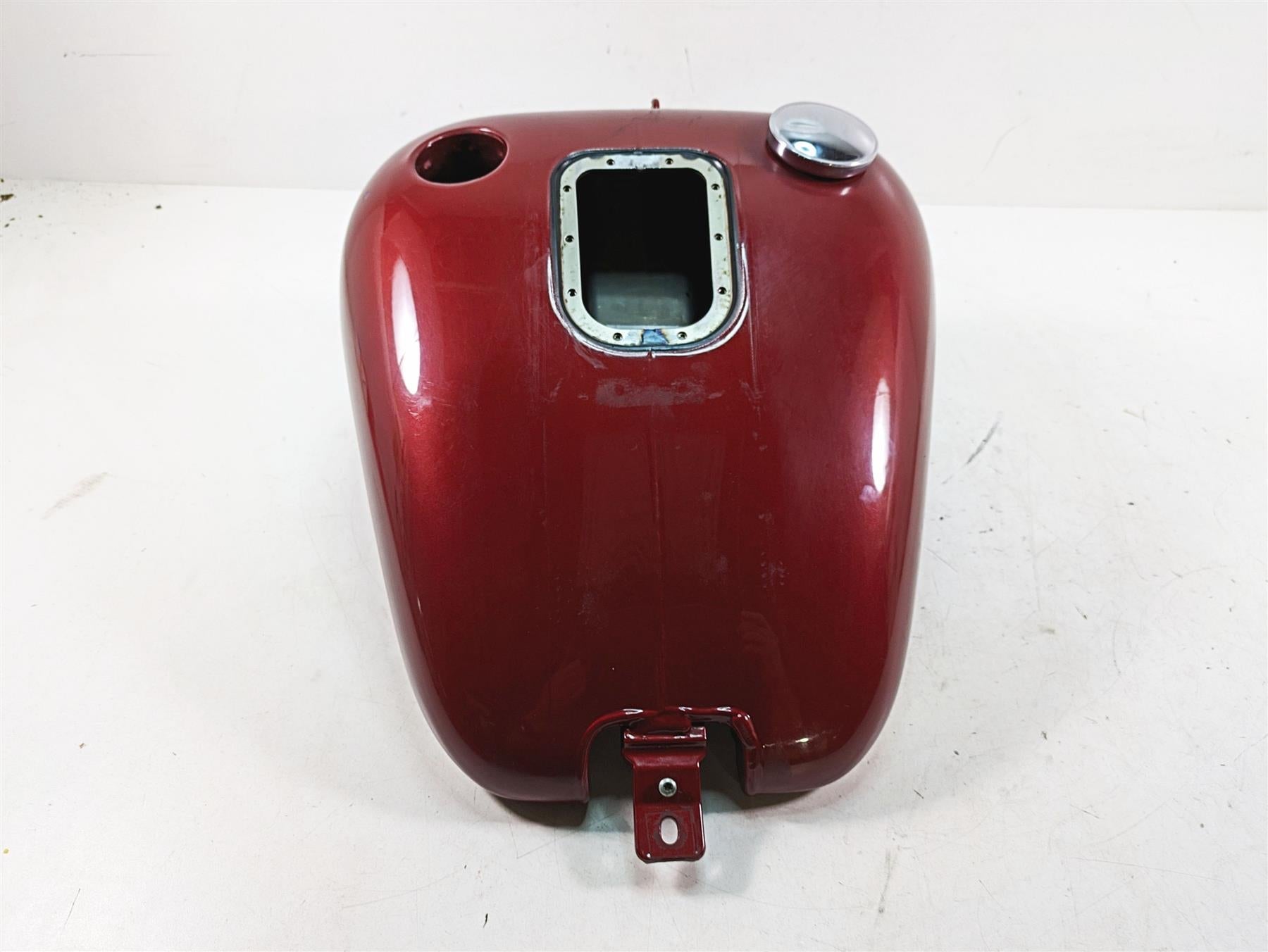 2006 Harley FLSTI Softail Heritage Fuel Gas Petrol Tank 5 Gallon - Dent 61625-01 {{ shop.shopifyCountryName }} - Mototech271