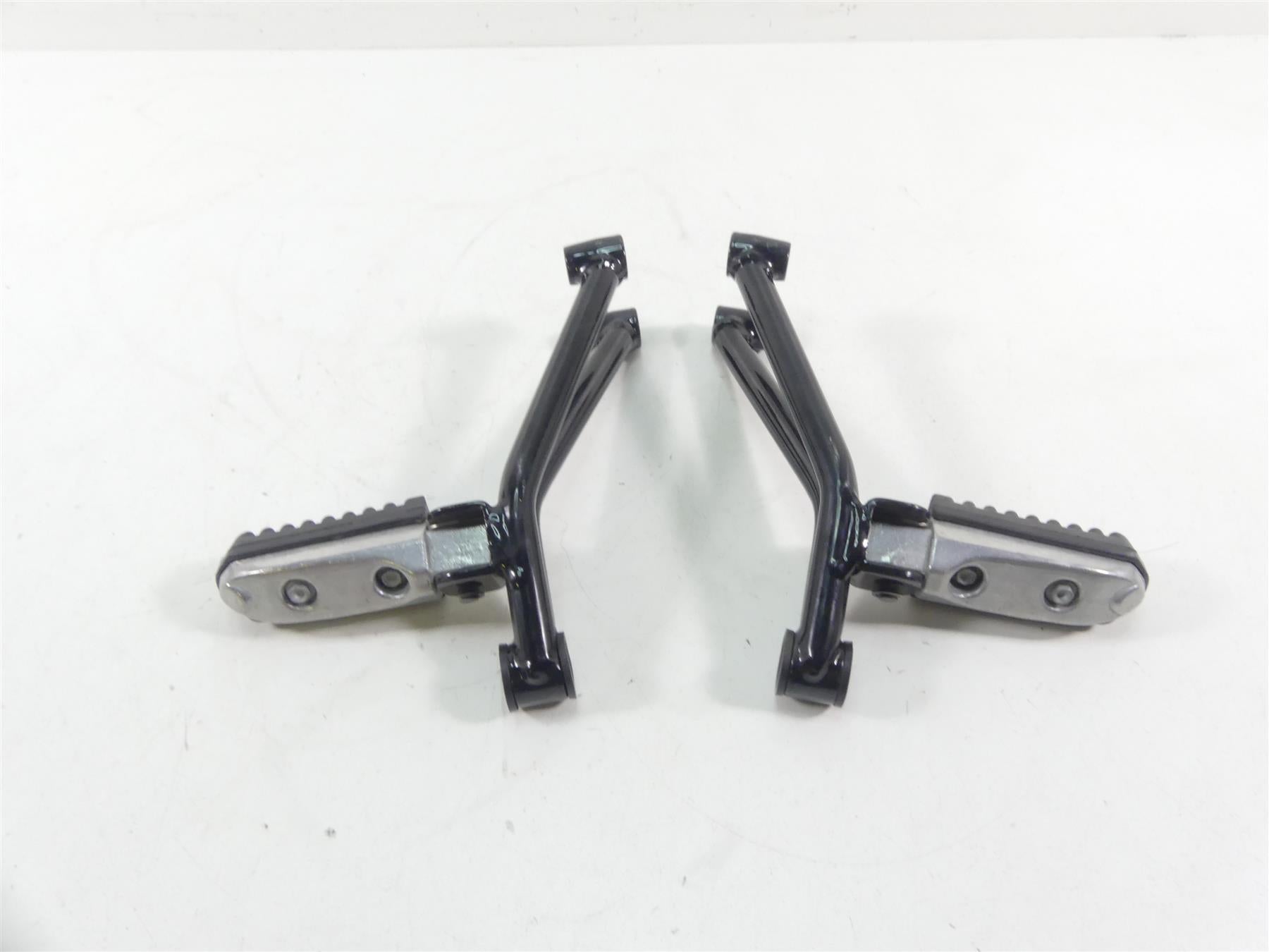 2019 Moto Guzzi V7 III Stone 750 Rear Passenger Footpeg Set 2B003190 2B003189 {{ shop.shopifyCountryName }} - Mototech271