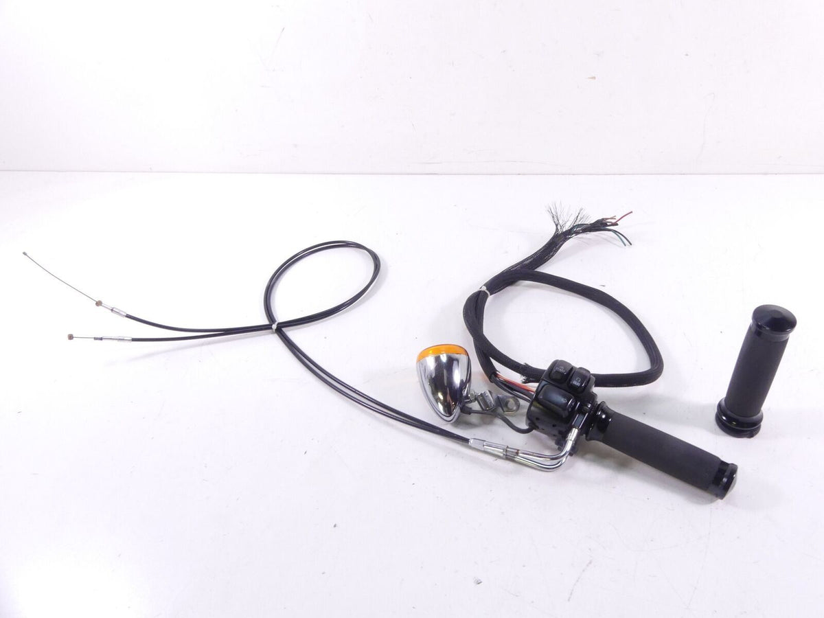 2009 Harley FXDF Dyna Fat Bob Right Throttle Control Switch & Blinker 71684-06A {{ shop.shopifyCountryName }} - Mototech271