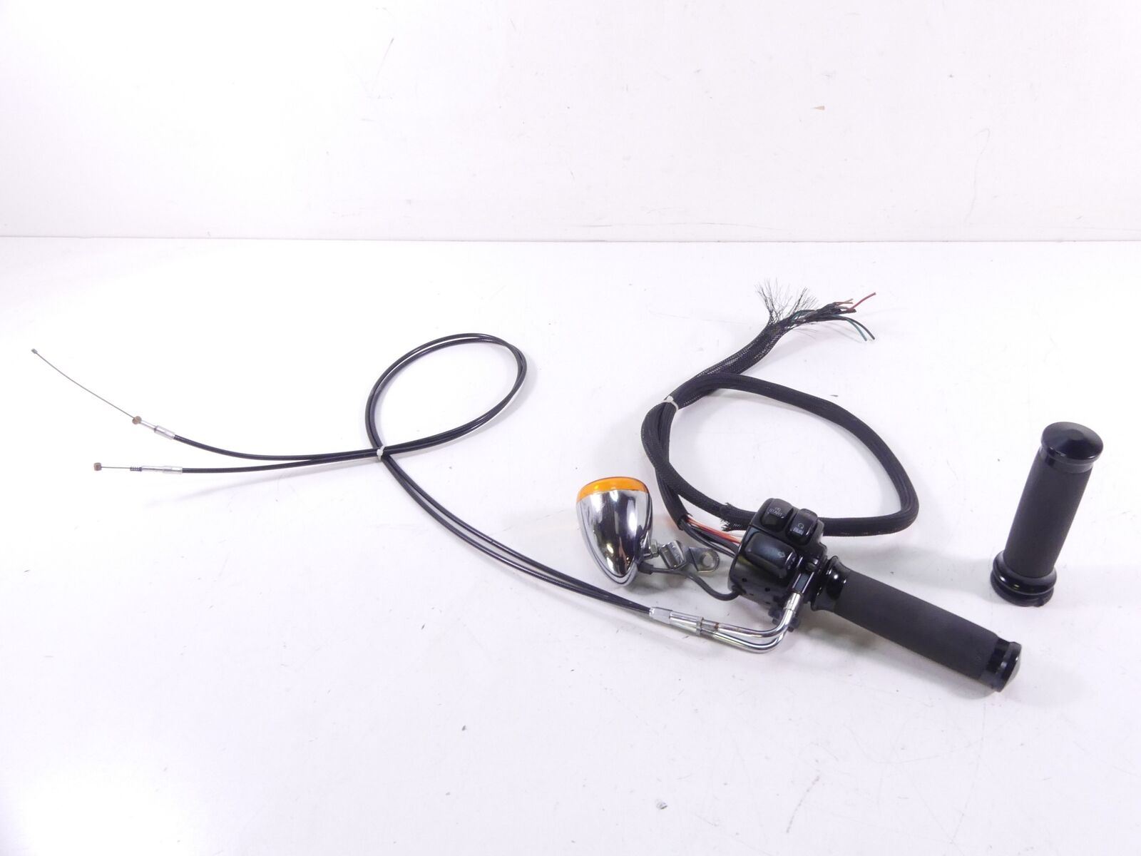 2009 Harley FXDF Dyna Fat Bob Right Throttle Control Switch & Blinker 71684-06A {{ shop.shopifyCountryName }} - Mototech271