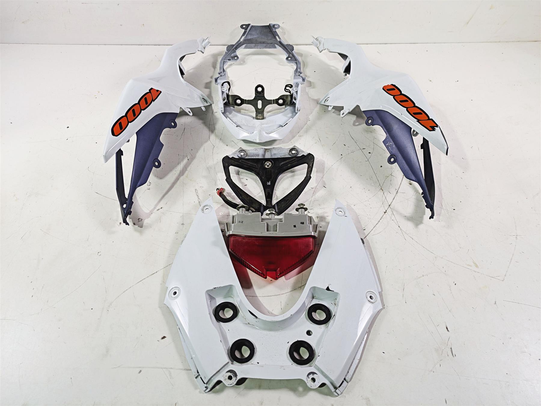 2016 Suzuki GSXR1000 Tail Fairing Cover & Taillight Set 47310-47H00 {{ shop.shopifyCountryName }} - Mototech271