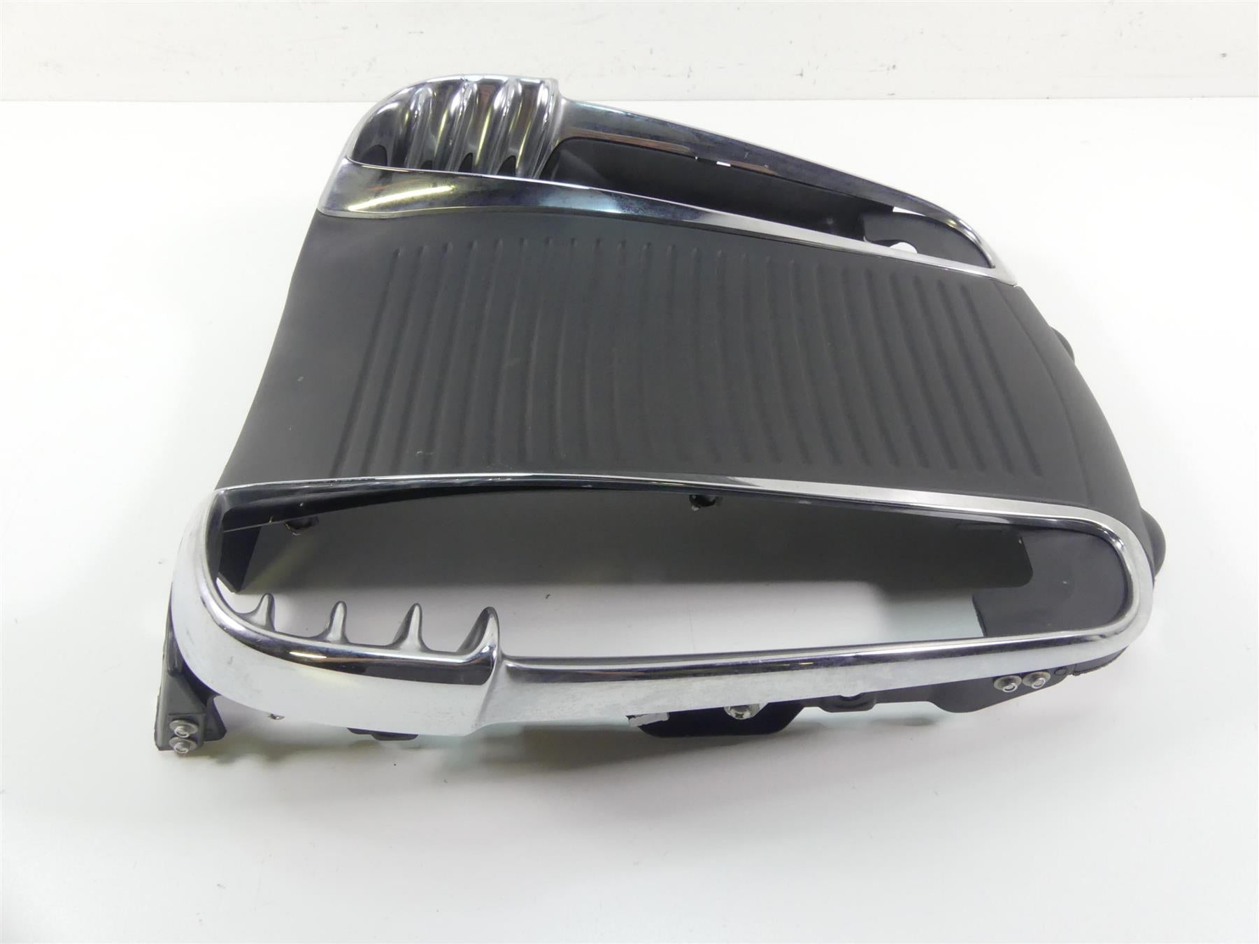 2006 Harley VRSCD Night Rod Radiator Center Chrome Cover Fairing 26788-01A {{ shop.shopifyCountryName }} - Mototech271