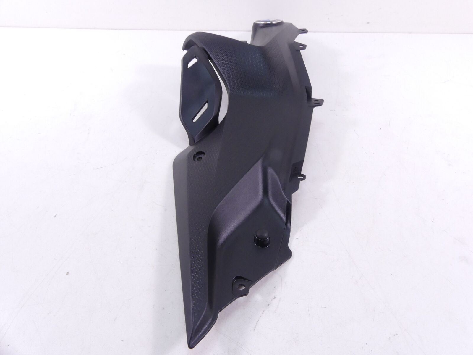 2016 BMW R1200RS K54 Between Leg Left Side Fairing Cover 46638545319 {{ shop.shopifyCountryName }} - Mototech271