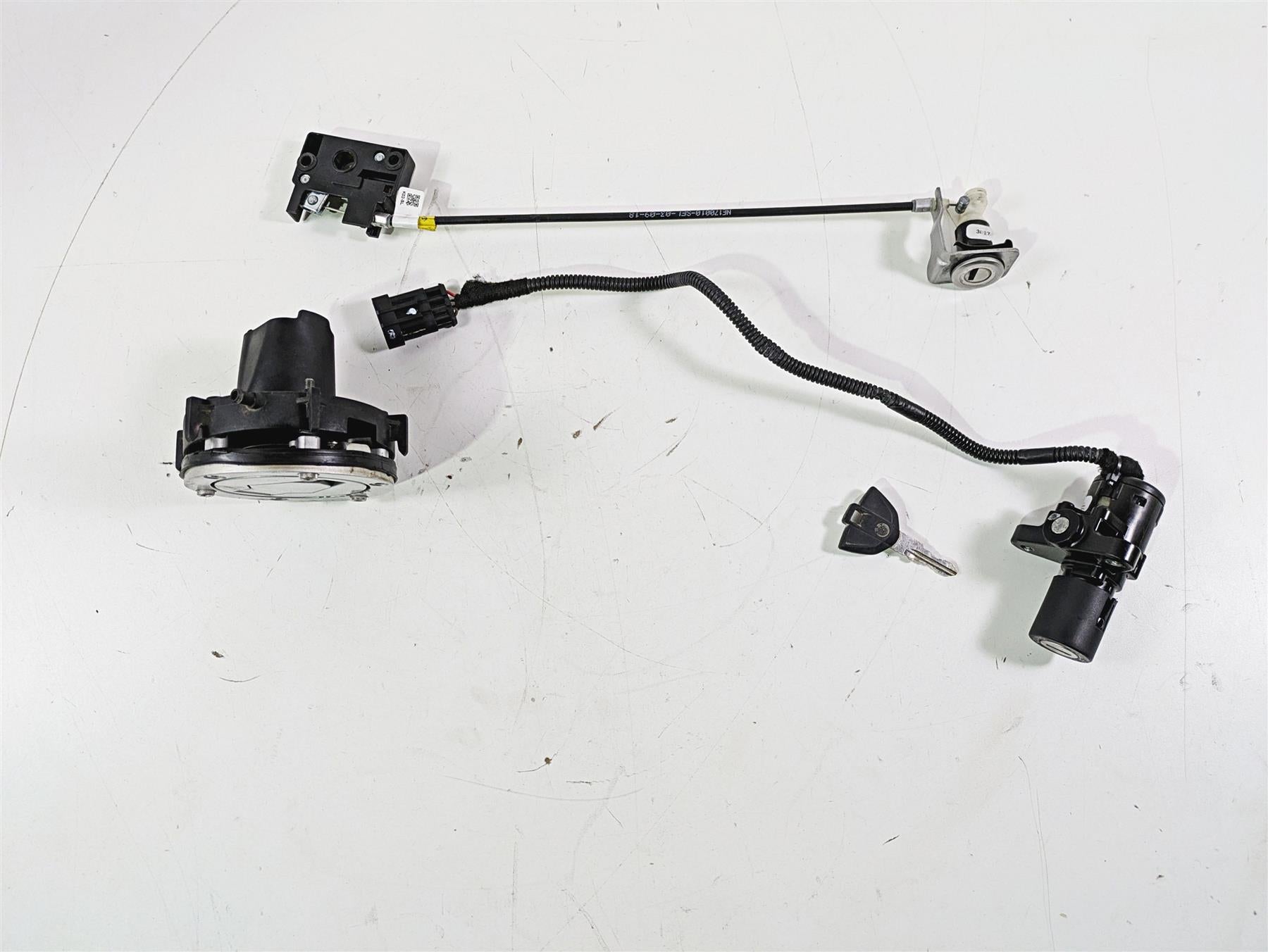 2019 BMW G310GS K02 Ignition Switch Key Lock Tank Cap Set 51258393221 {{ shop.shopifyCountryName }} - Mototech271