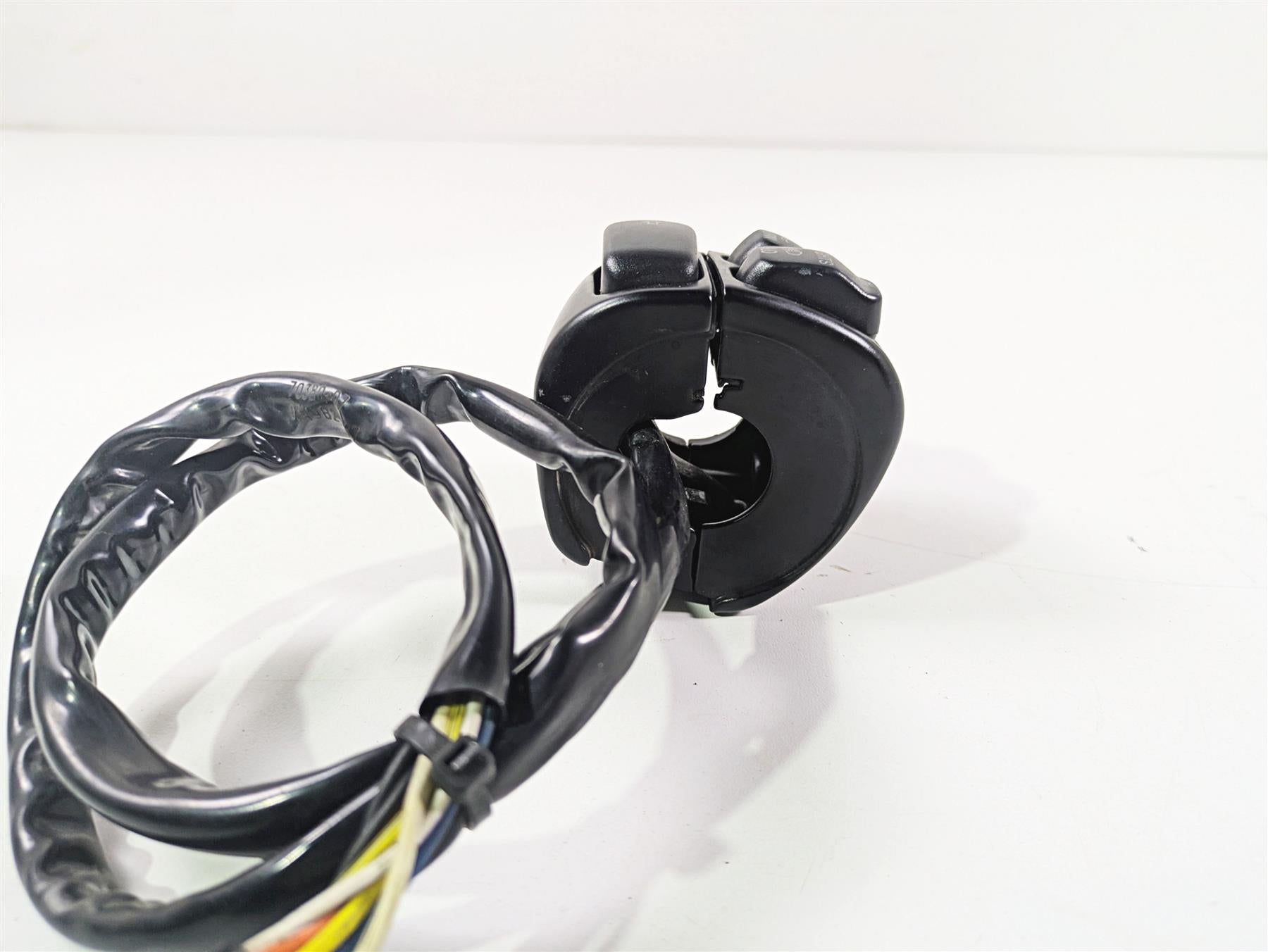 2009 Harley FXDC Dyna Super Glide Left Hand Lights Control Switch 71682-06A {{ shop.shopifyCountryName }} - Mototech271