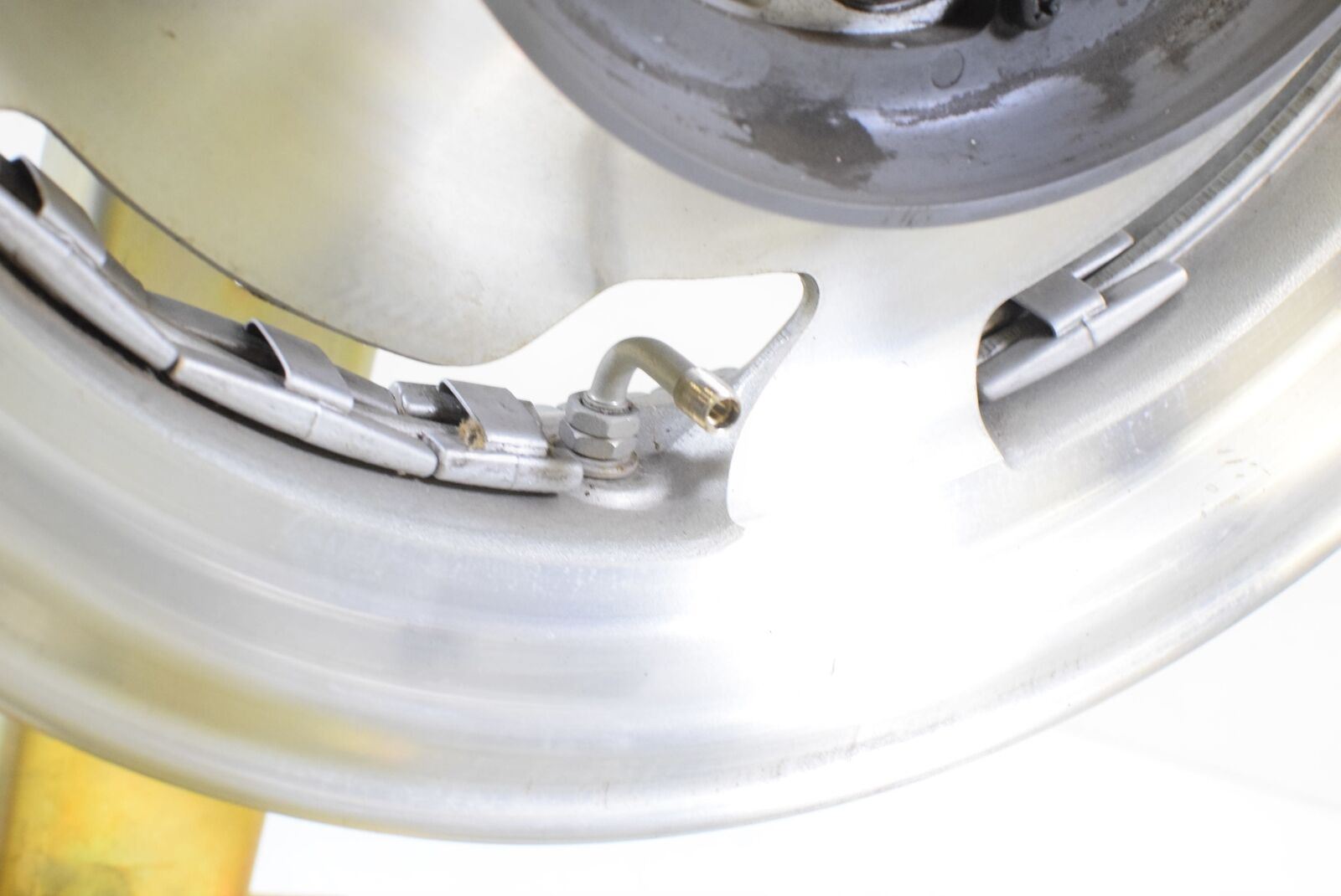 2004 Yamaha Vmax 1200 Staight 15x3.5 Rear Wheel With Rotor 1UT-25338-01-35 {{ shop.shopifyCountryName }} - Mototech271