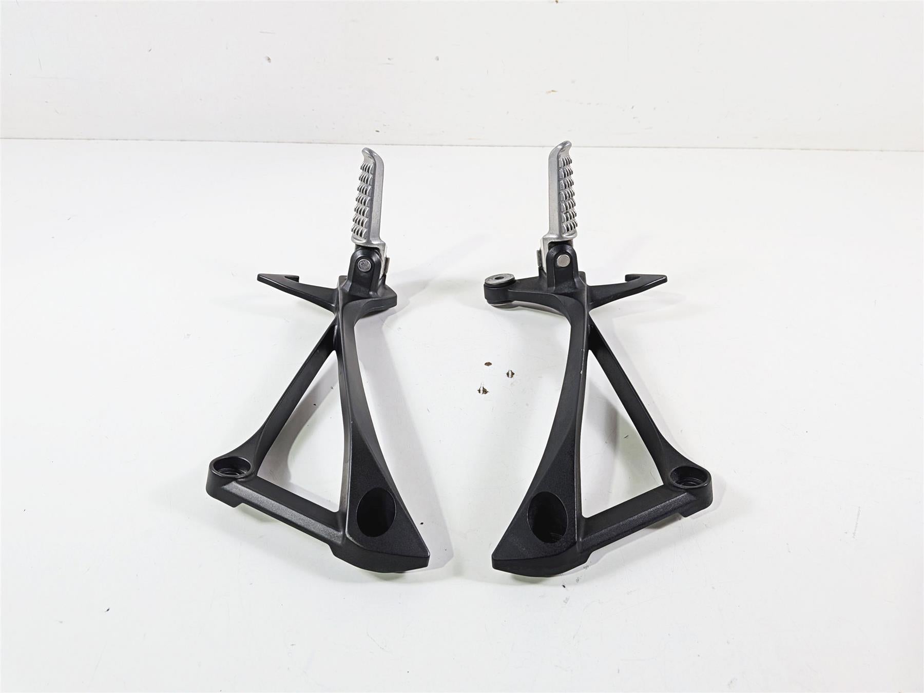 2022 Kawasaki ZX10R ZX1000 Ninja Passenger Foot Peg Rest Set 35063-0700-18R {{ shop.shopifyCountryName }} - Mototech271