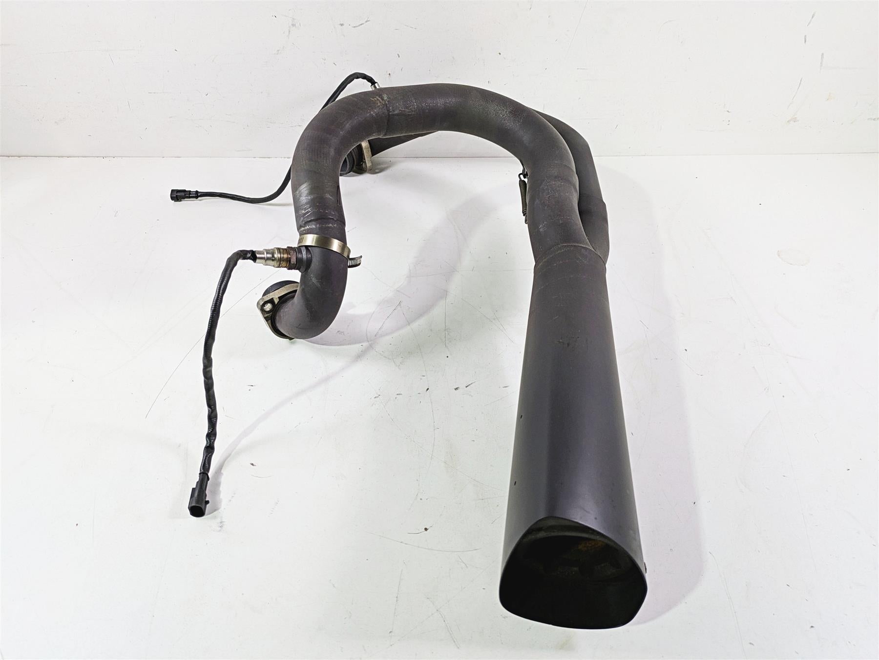 2010 Harley VRSCF Muscle Rod Vance Hines 2 into 1 Exhaust System 75-113-9 {{ shop.shopifyCountryName }} - Mototech271
