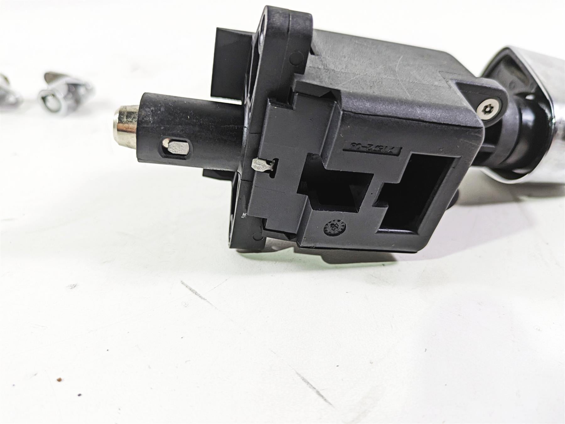 2008 Harley Touring FLHTCU E-Glide 105TH Ignition Switch Key Lock Set 71572-06 {{ shop.shopifyCountryName }} - Mototech271