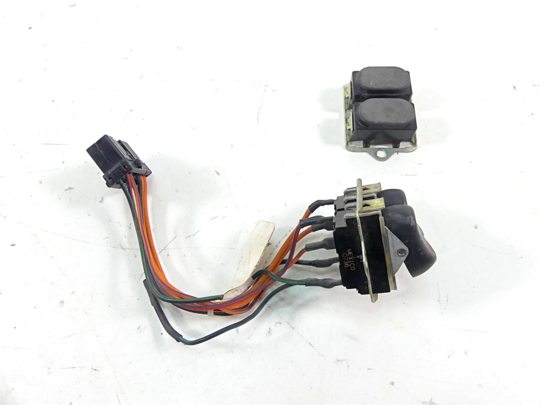 2008 Harley Touring FLHX Street Glide Auxiliary Switch Set 71513-98 {{ shop.shopifyCountryName }} - Mototech271