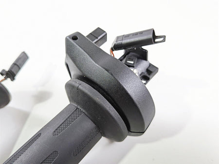 2023 BMW R1250RT RTP K52 Heated Left Right Hand Grip Set 61318549455 61318552124 {{ shop.shopifyCountryName }} - Mototech271