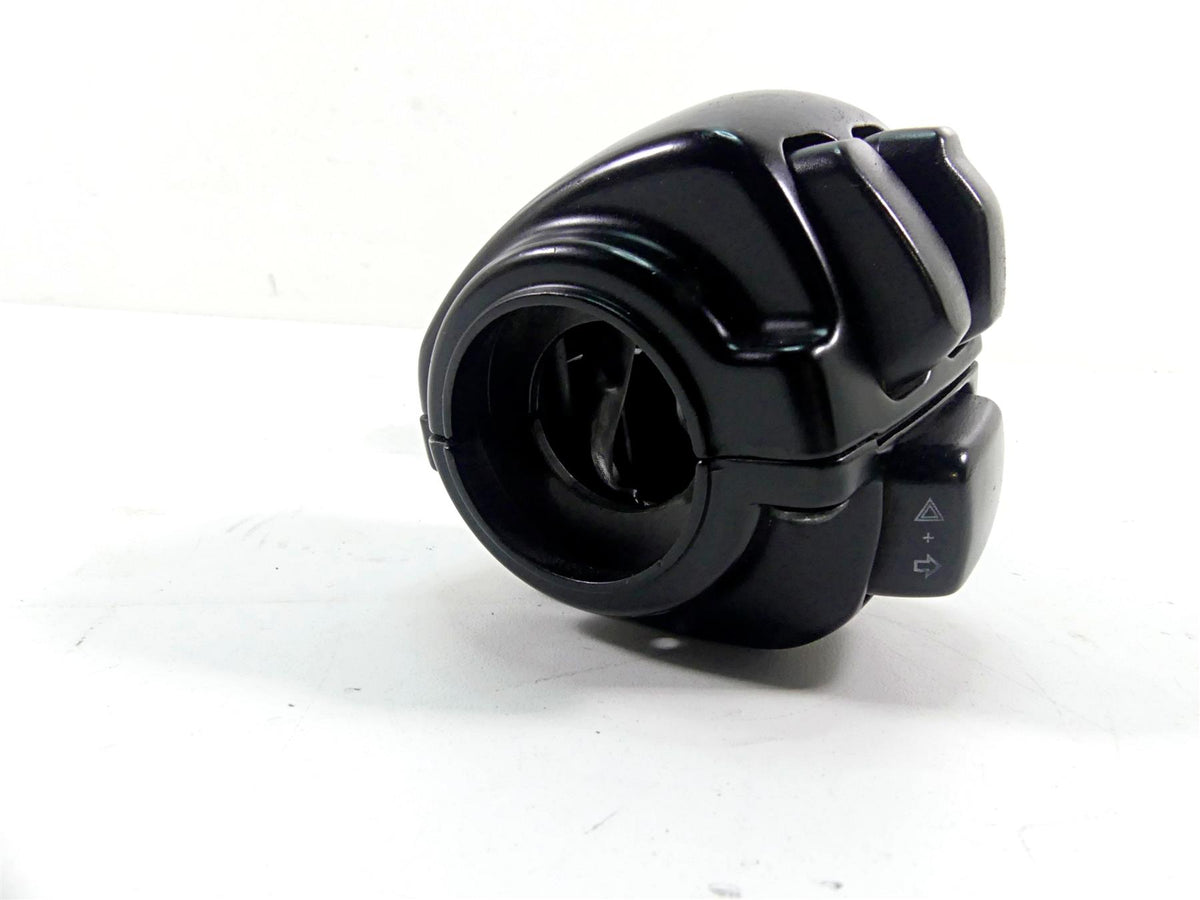 2005 Harley Sportster XL1200 C Left Hand Control Switch 71682-06A 71685-06A {{ shop.shopifyCountryName }} - Mototech271
