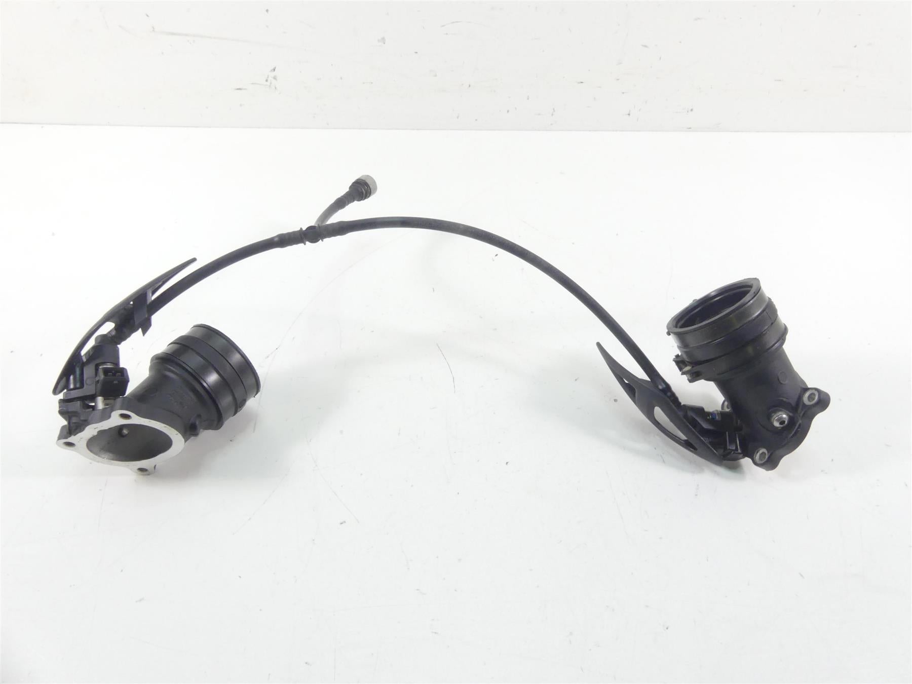 2014 Moto Guzzi Griso 1200 SE 8V Fuel Injector & Mount Set 976555 {{ shop.shopifyCountryName }} - Mototech271