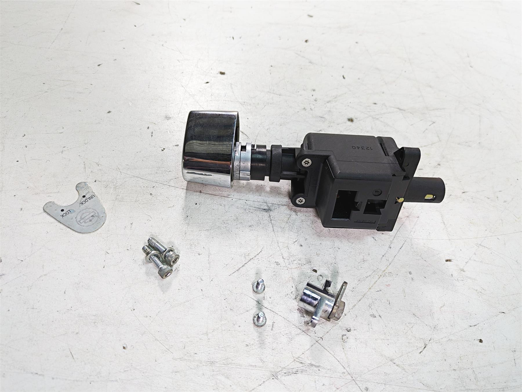 2013 Harley Touring FLHX Street Glide Ignition Switch Lock Set - Vin 71572-06 {{ shop.shopifyCountryName }} - Mototech271