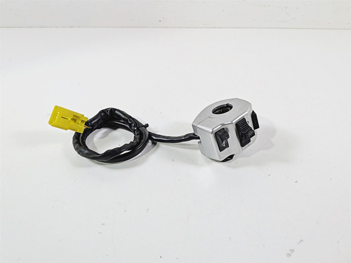 2005 Suzuki VZ800 M50 Boulevard Left Hand Turn Signal Control Switch 37400-39G10 {{ shop.shopifyCountryName }} - Mototech271