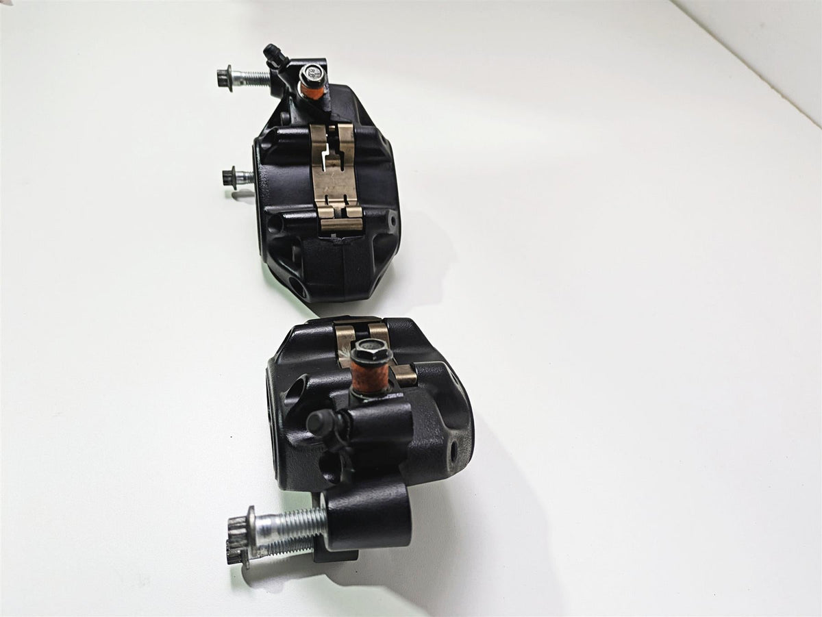 2019 Harley Softail FXDR 114 Front Brake Caliper Set 41300095 41300205 {{ shop.shopifyCountryName }} - Mototech271