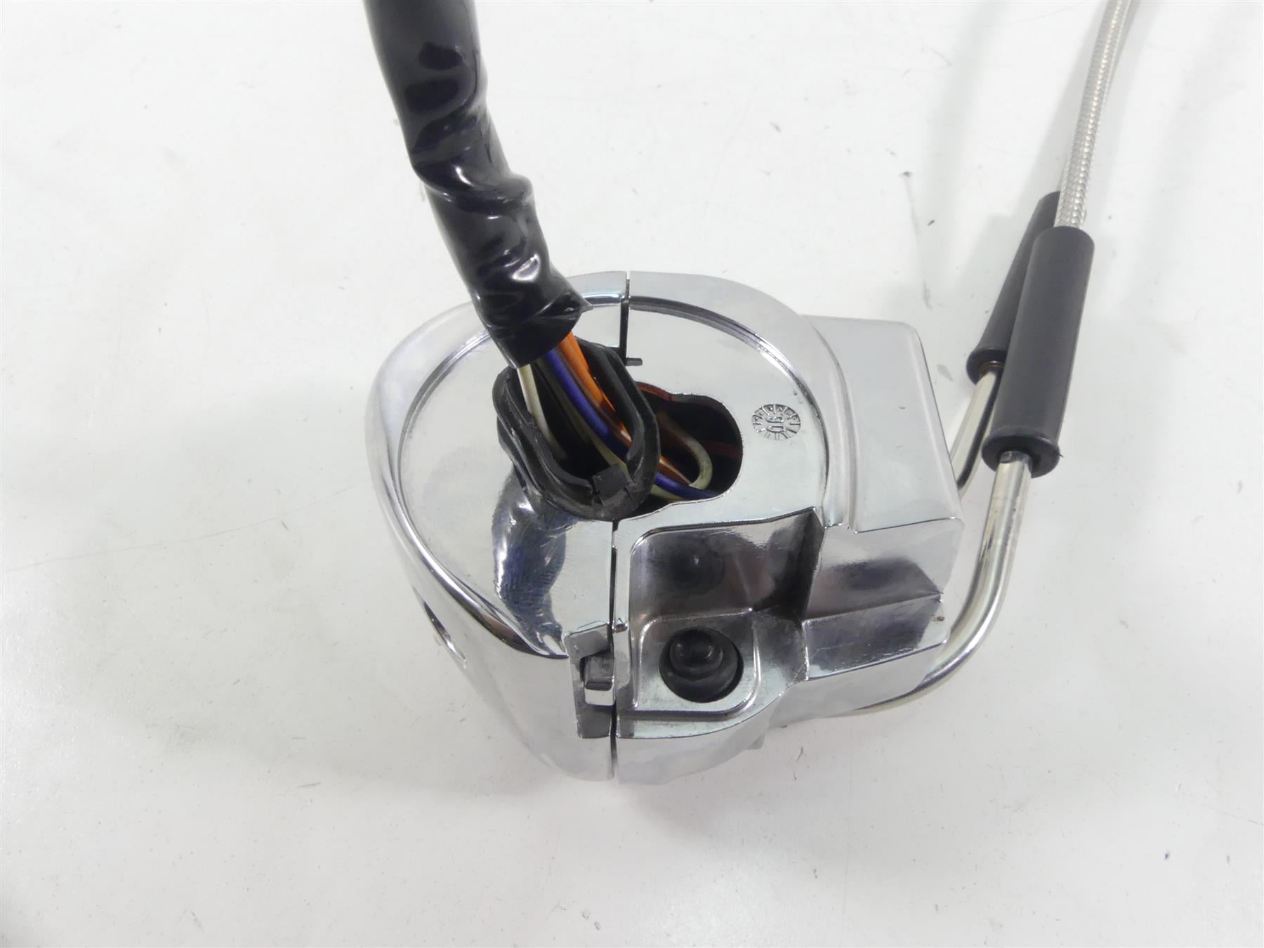2007 Harley FLHTCU SE CVO Electra Glide Right Cruise Control Switch 71684-06 {{ shop.shopifyCountryName }} - Mototech271