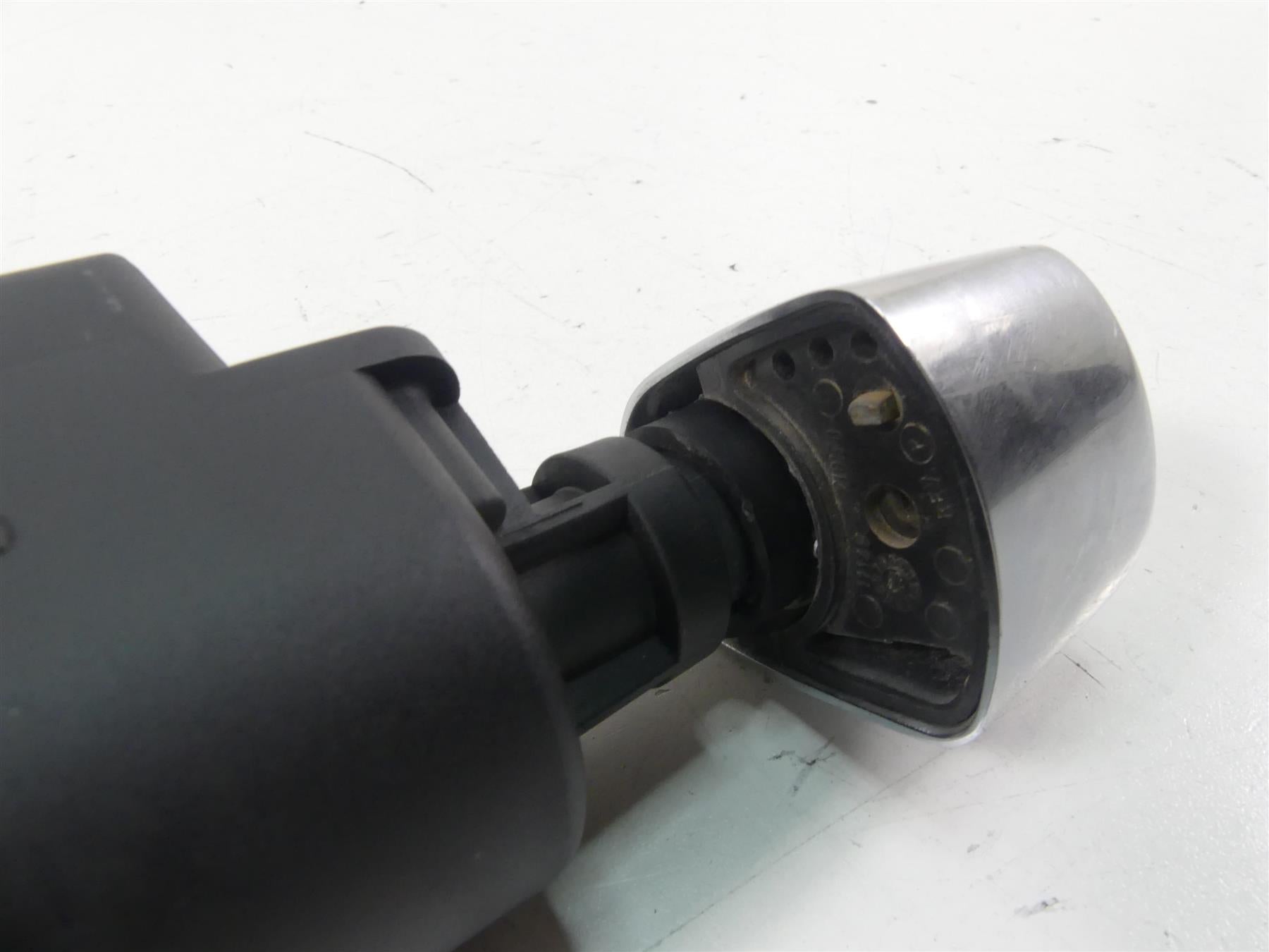 2012 Harley Touring FLHTP Electra Glide Ignition Switch Knob - Read 71572-06 {{ shop.shopifyCountryName }} - Mototech271