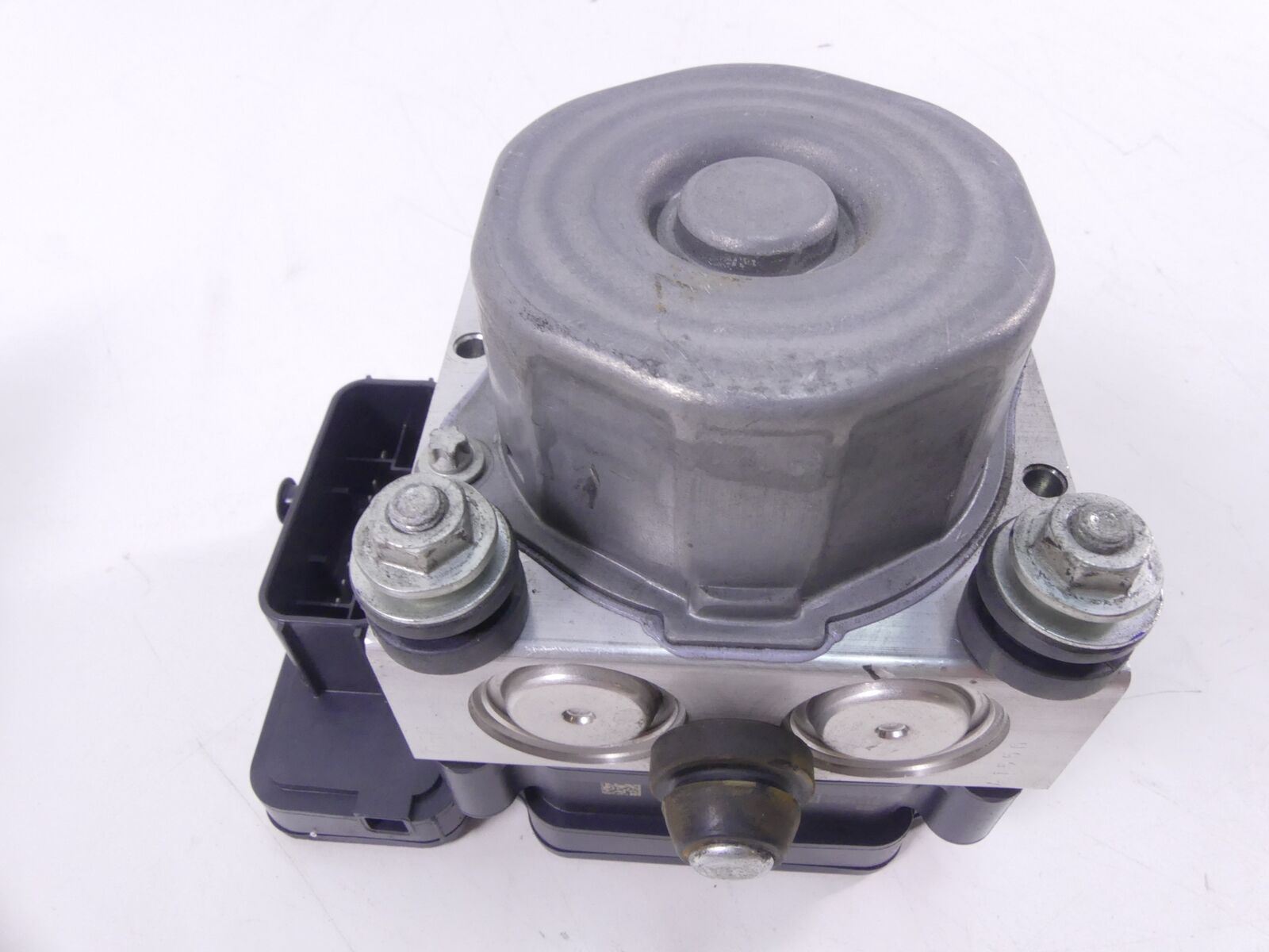 2015 Yamaha YZF-R1M Abs Brake Pump Module 2CR-85930-00-00 2CR-85930-09-00 {{ shop.shopifyCountryName }} - Mototech271