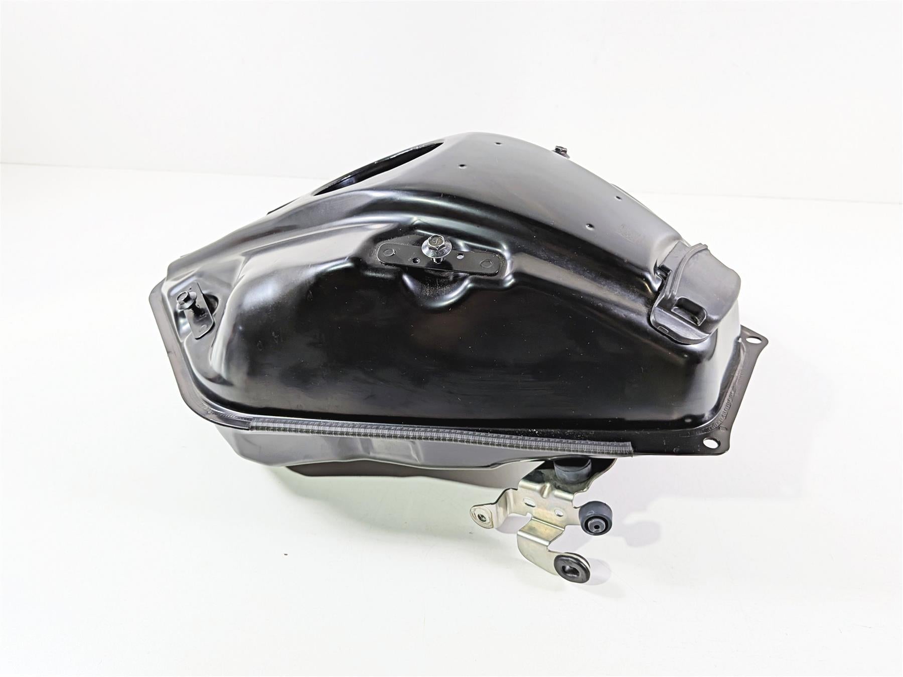 2025 Yamaha YZF R7 Nice Fuel Gas Petrol Tank - Clean - No Dents BEB-24110-00-00 {{ shop.shopifyCountryName }} - Mototech271