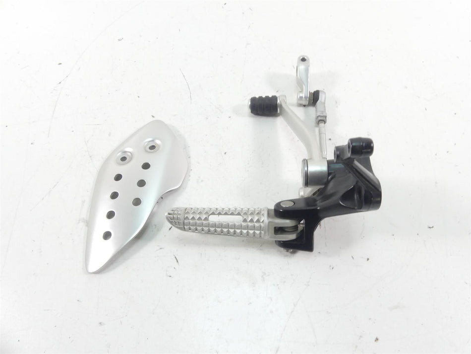 2017 Triumph Thruxton 1200 R Left Front Footpeg Shifter Set T2088079 T2081562 {{ shop.shopifyCountryName }} - Mototech271