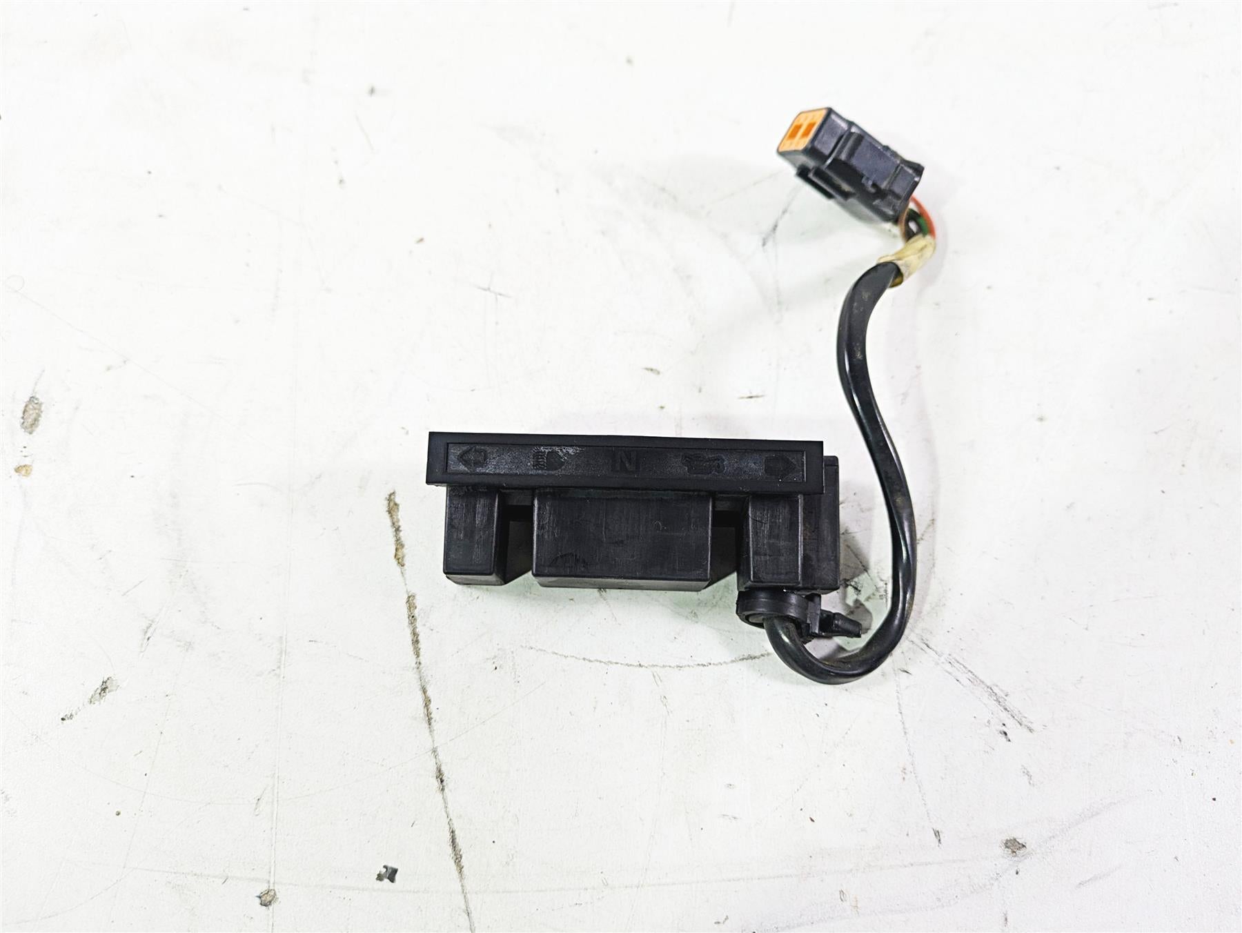 2004 Harley Softail FLSTF Fat Boy Instrument Indicator Lights 68113-99C | Mototech271