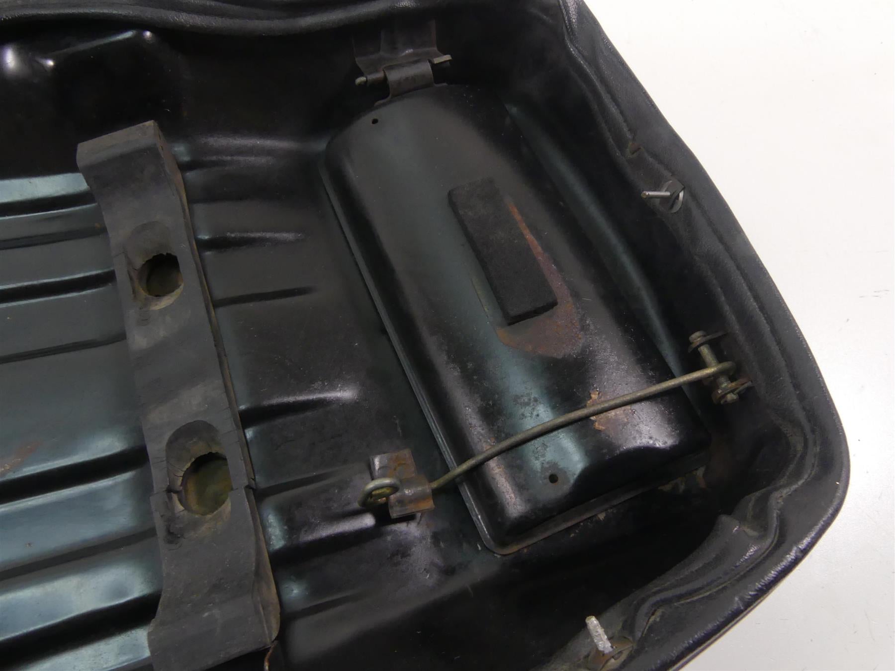 1977 Honda CB750 A Four Hondamatic Seat Saddle 77200-393-772 77200-393-781 {{ shop.shopifyCountryName }} - Mototech271