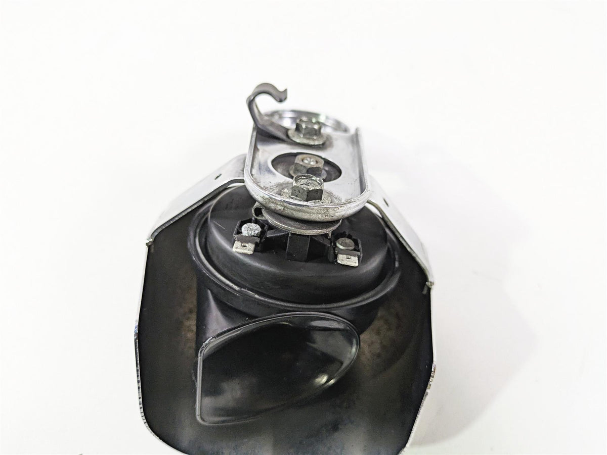 2004 Harley Softail FXSTDI Deuce Horn & Chrome Cover 61300478A 69060-90H {{ shop.shopifyCountryName }} - Mototech271
