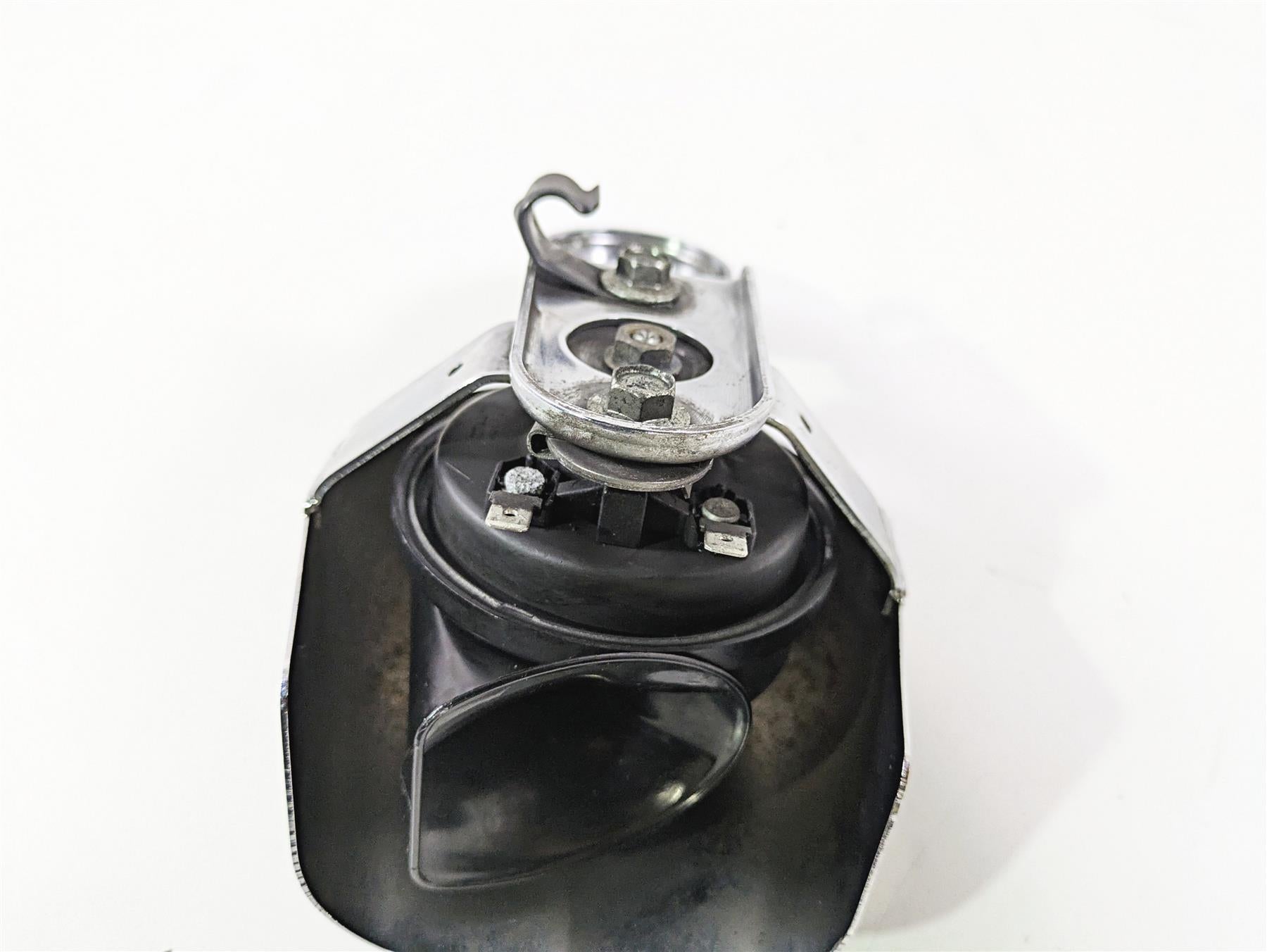 2004 Harley Softail FXSTDI Deuce Horn & Chrome Cover 61300478A 69060-90H {{ shop.shopifyCountryName }} - Mototech271