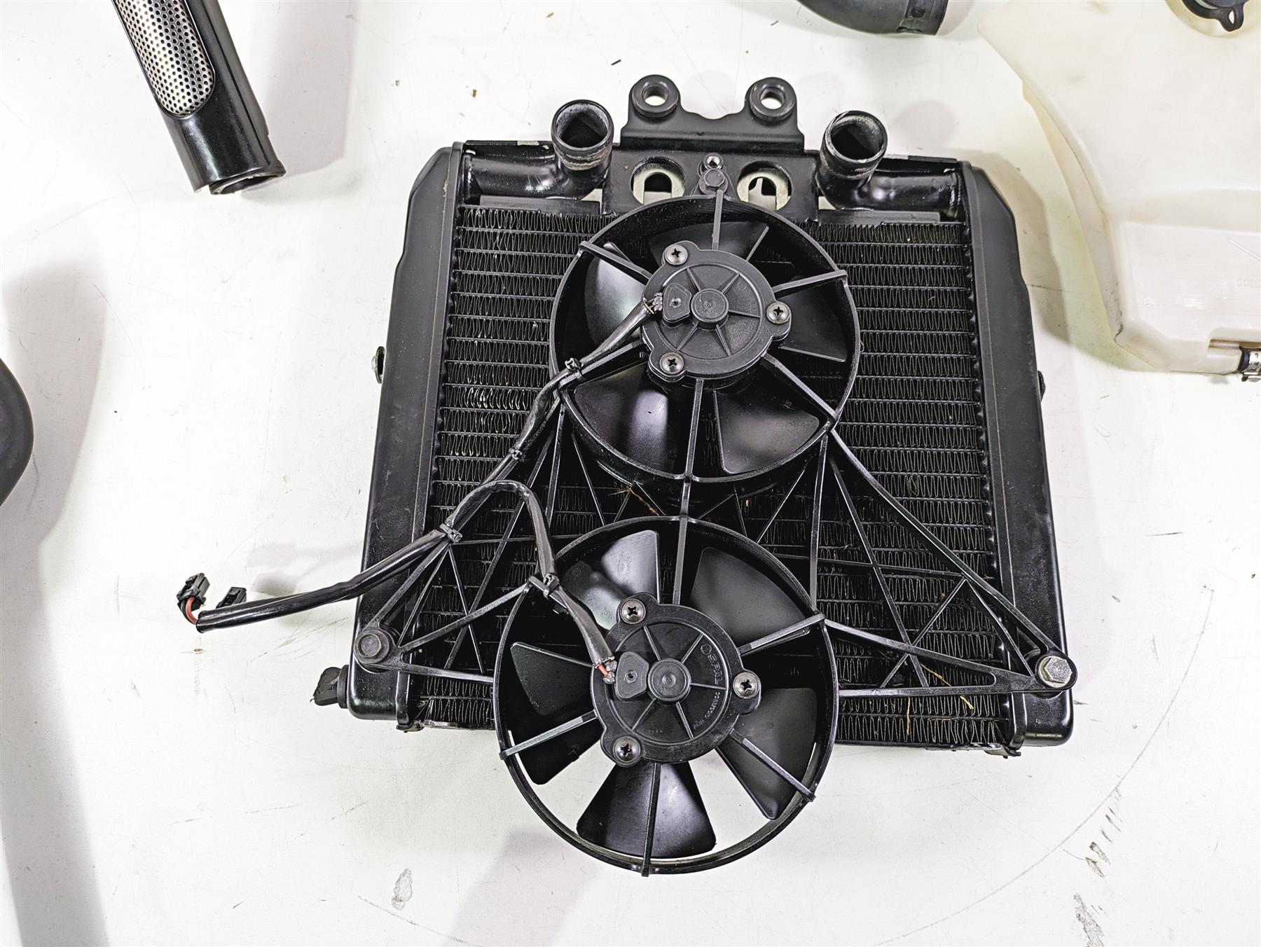 2013 Harley VRSCDX Night Rod Sp Radiator Fans Reservoir Hoses 26722-04 {{ shop.shopifyCountryName }} - Mototech271