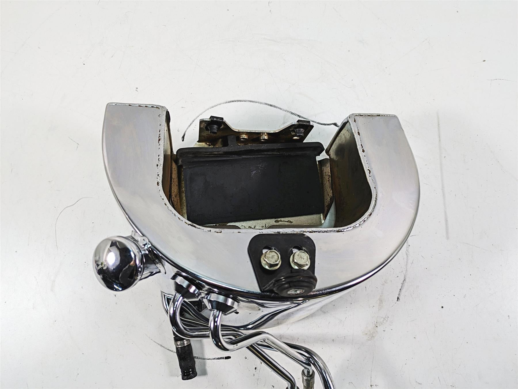 2006 Harley Softail FXSTSI Springer Chrome Oil Tank Reservoir 62498-00A {{ shop.shopifyCountryName }} - Mototech271