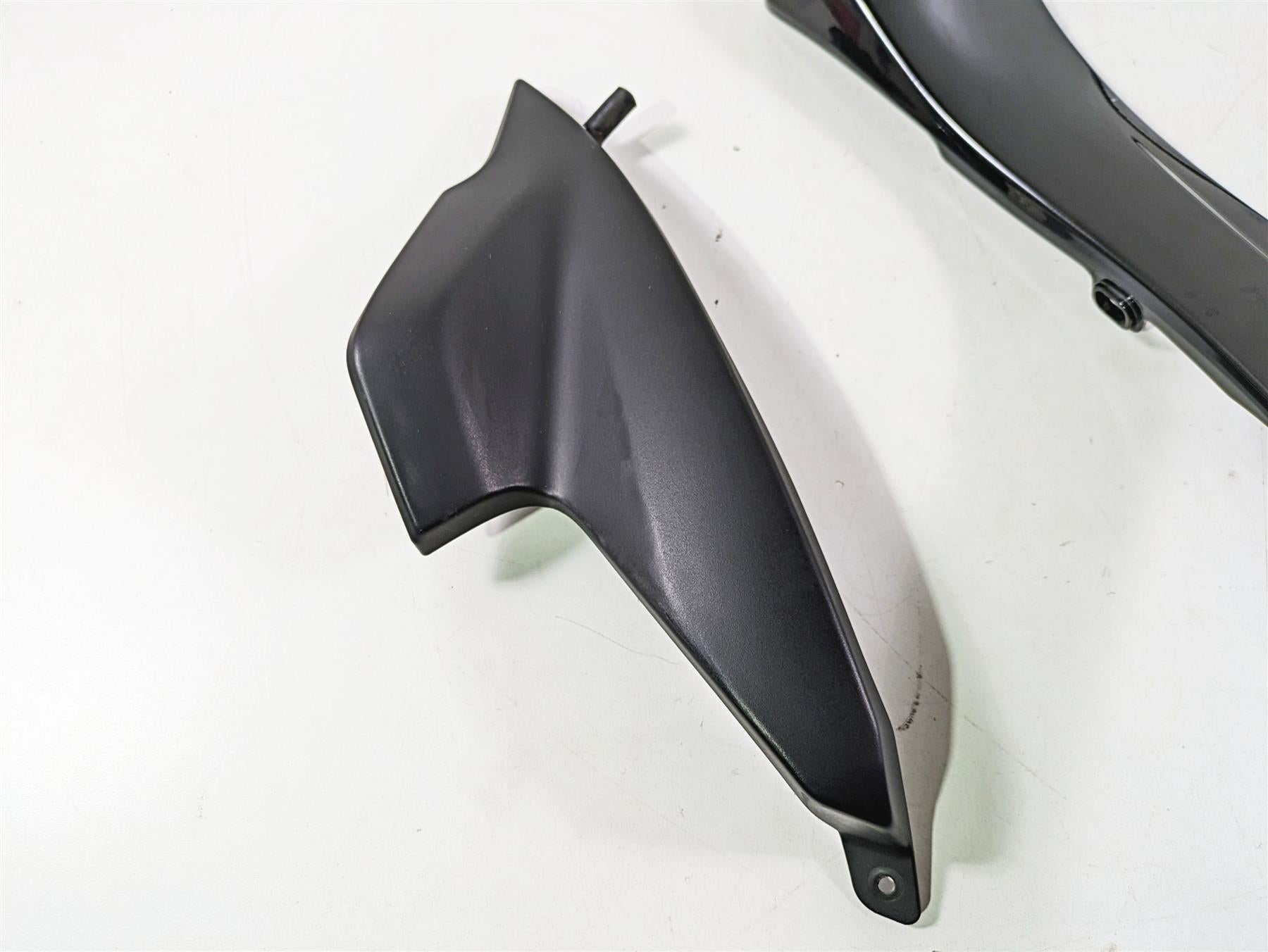 2012 BMW R1200R K27 Under Seat Side Cover Fairings Set - Read 46637697198 {{ shop.shopifyCountryName }} - Mototech271