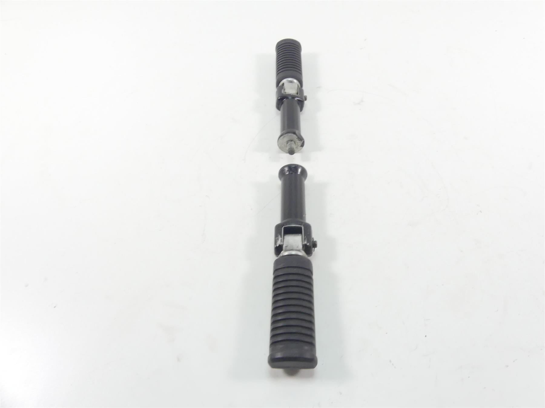 2019 Harley Softail FLSB Sport Glide Rear Passenger Foot Peg Rest Set 50500744 {{ shop.shopifyCountryName }} - Mototech271