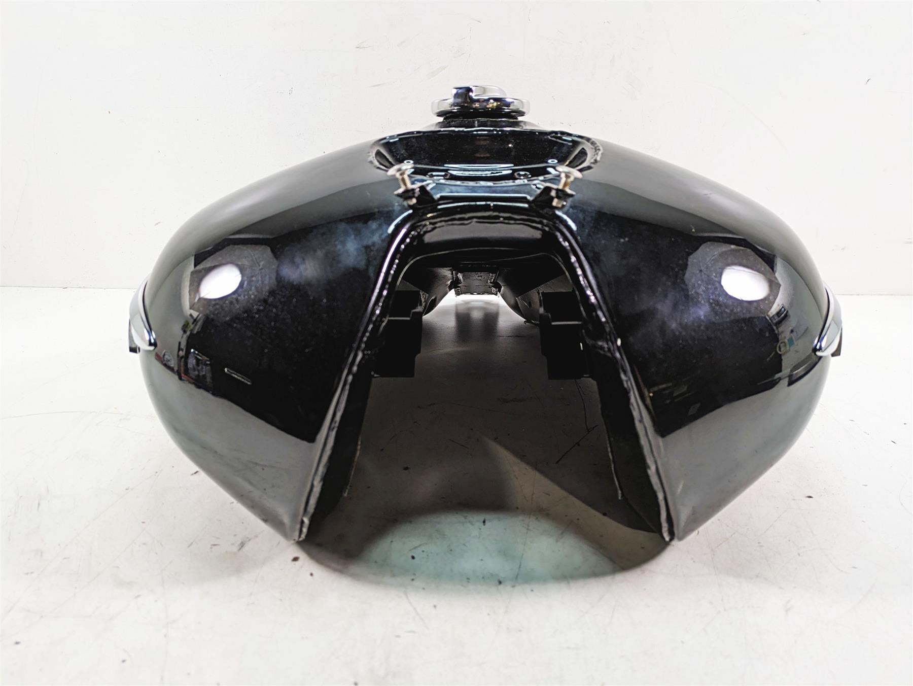 2011 Triumph America Fuel Gas Petrol Tank Reservoir - No Dents T2402232 {{ shop.shopifyCountryName }} - Mototech271