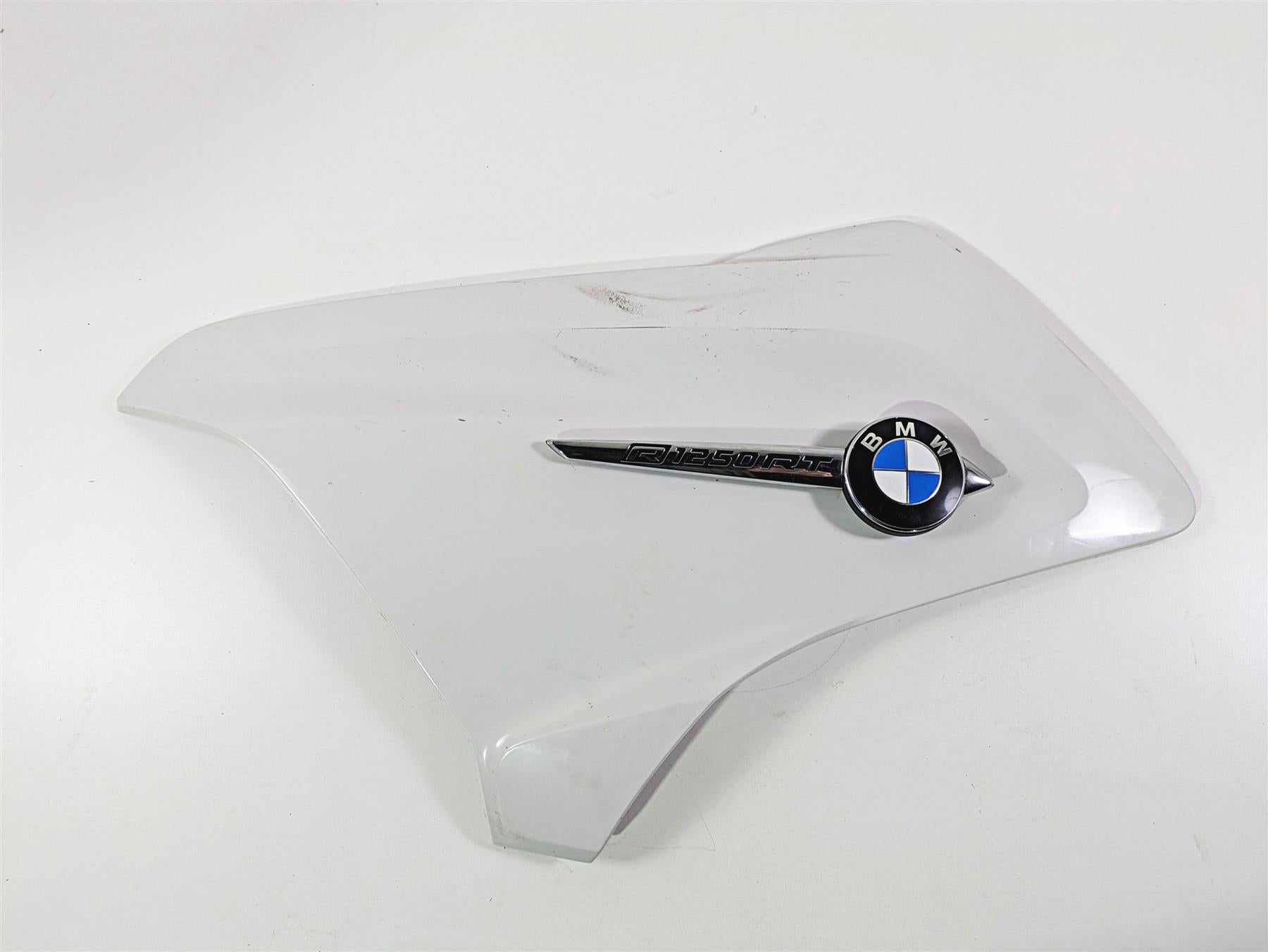2019 BMW R1250RT K52 Left Emblem Side Covers Fairing Cowl - Read 46638566227 {{ shop.shopifyCountryName }} - Mototech271