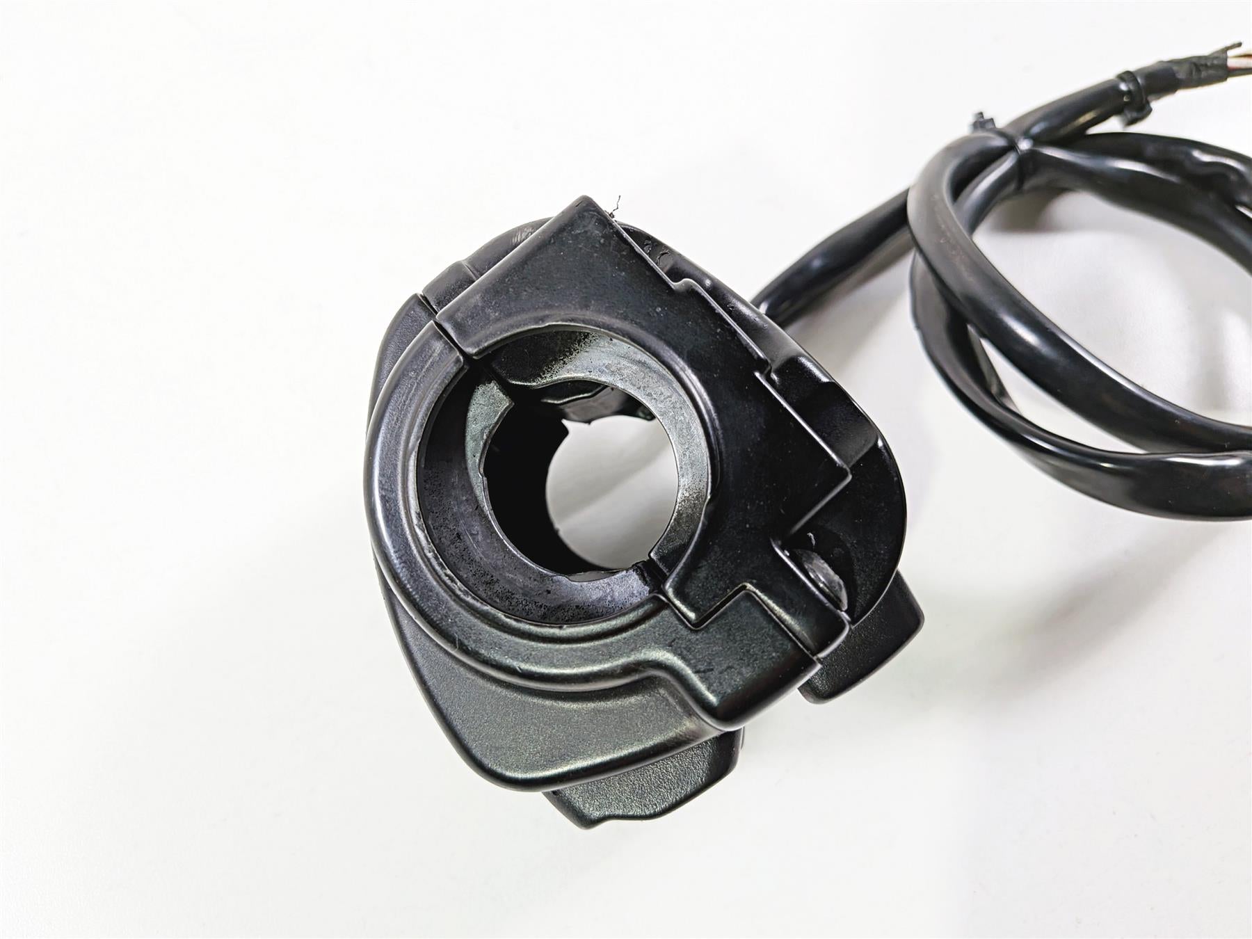 2022 Harley Softail FXLRST Low Rider Right Hand Control Switch -Read 71500462A {{ shop.shopifyCountryName }} - Mototech271