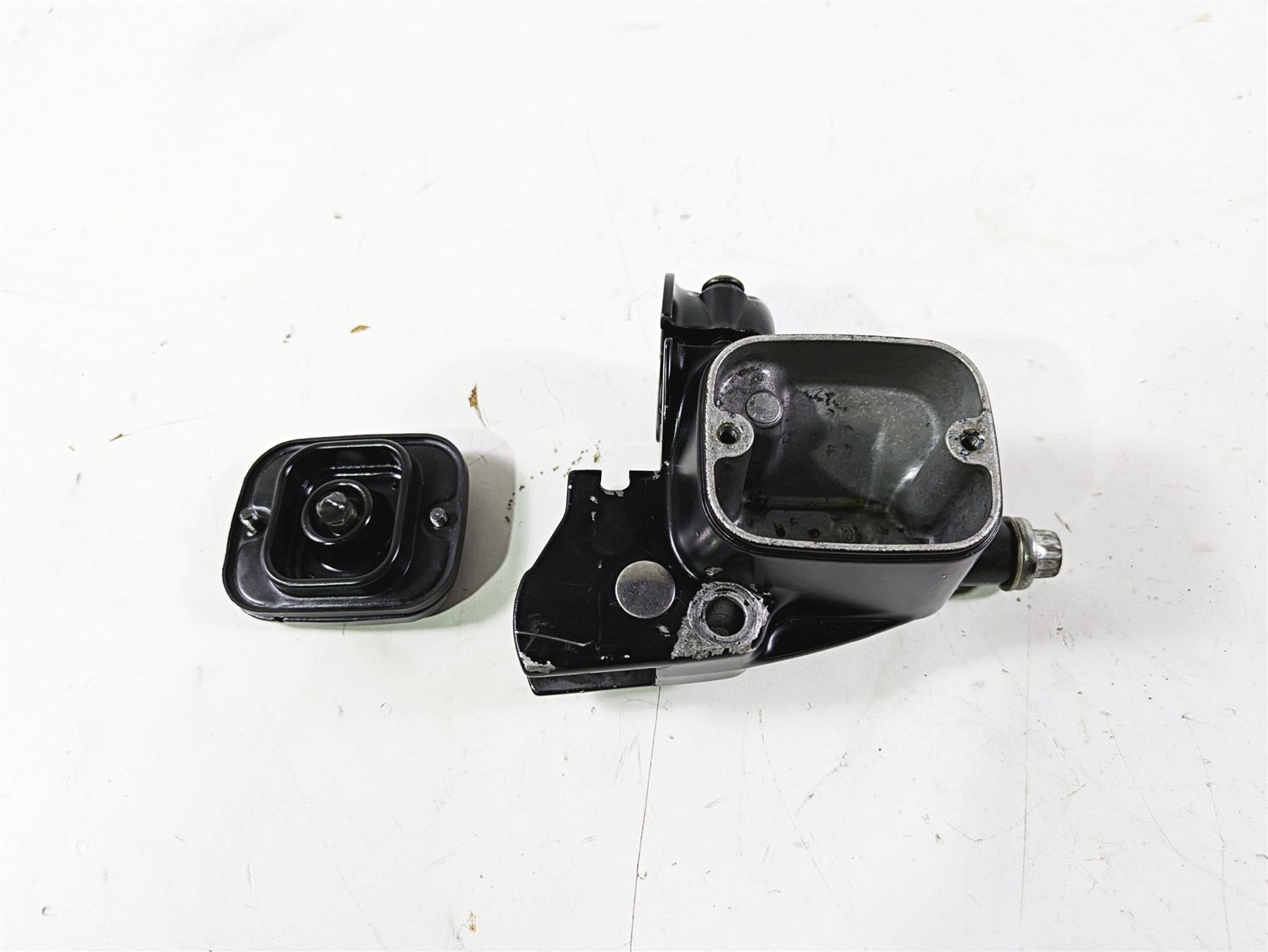 2003 Harley Softail FXSTDI Deuce 100th Front Brake Master Cylinder 9/16 45019-96 {{ shop.shopifyCountryName }} - Mototech271