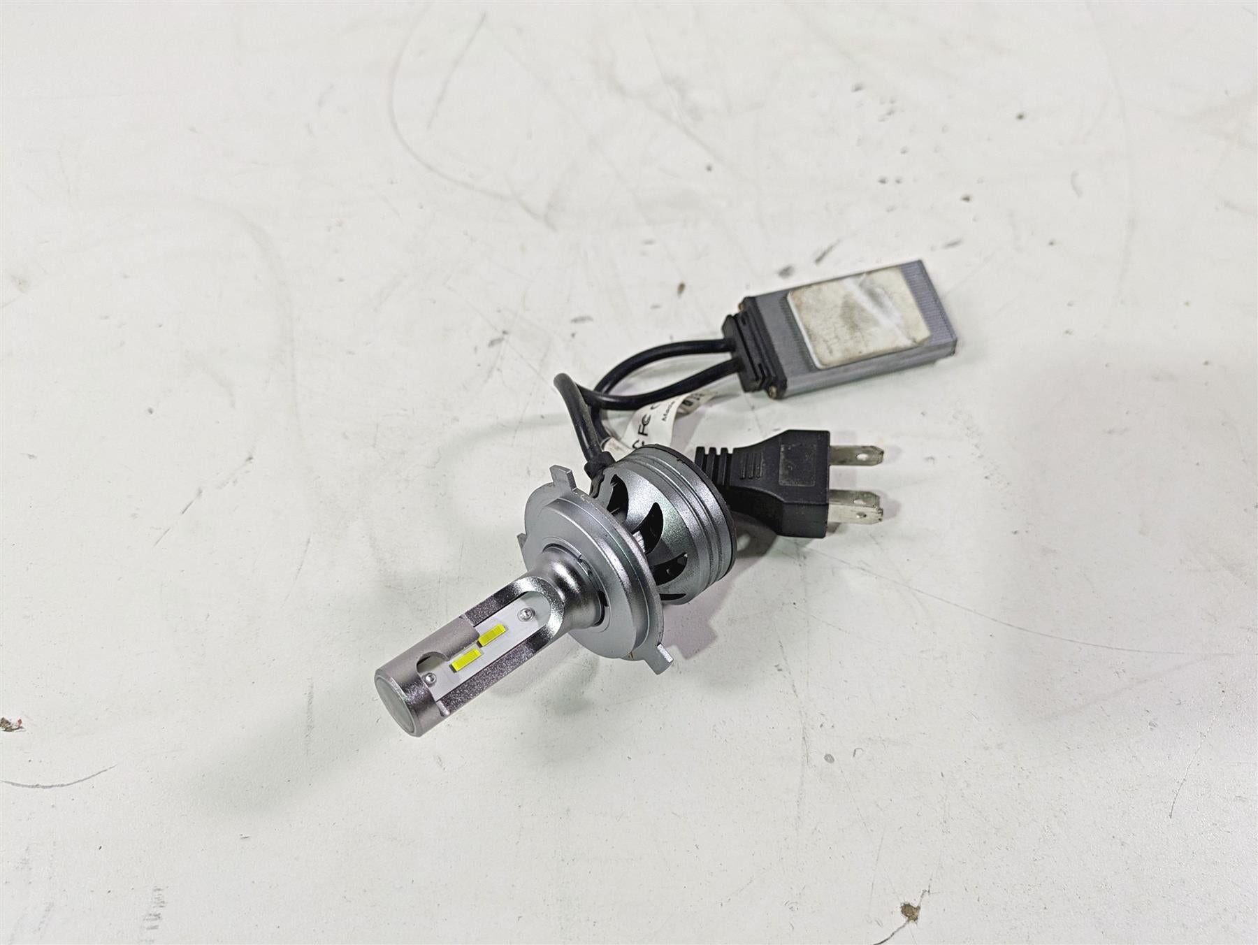 2008 Yamaha XVS1300 V-Star Tourer Fahren H4 Led Headlight Bulb FAH4F6A0807 {{ shop.shopifyCountryName }} - Mototech271