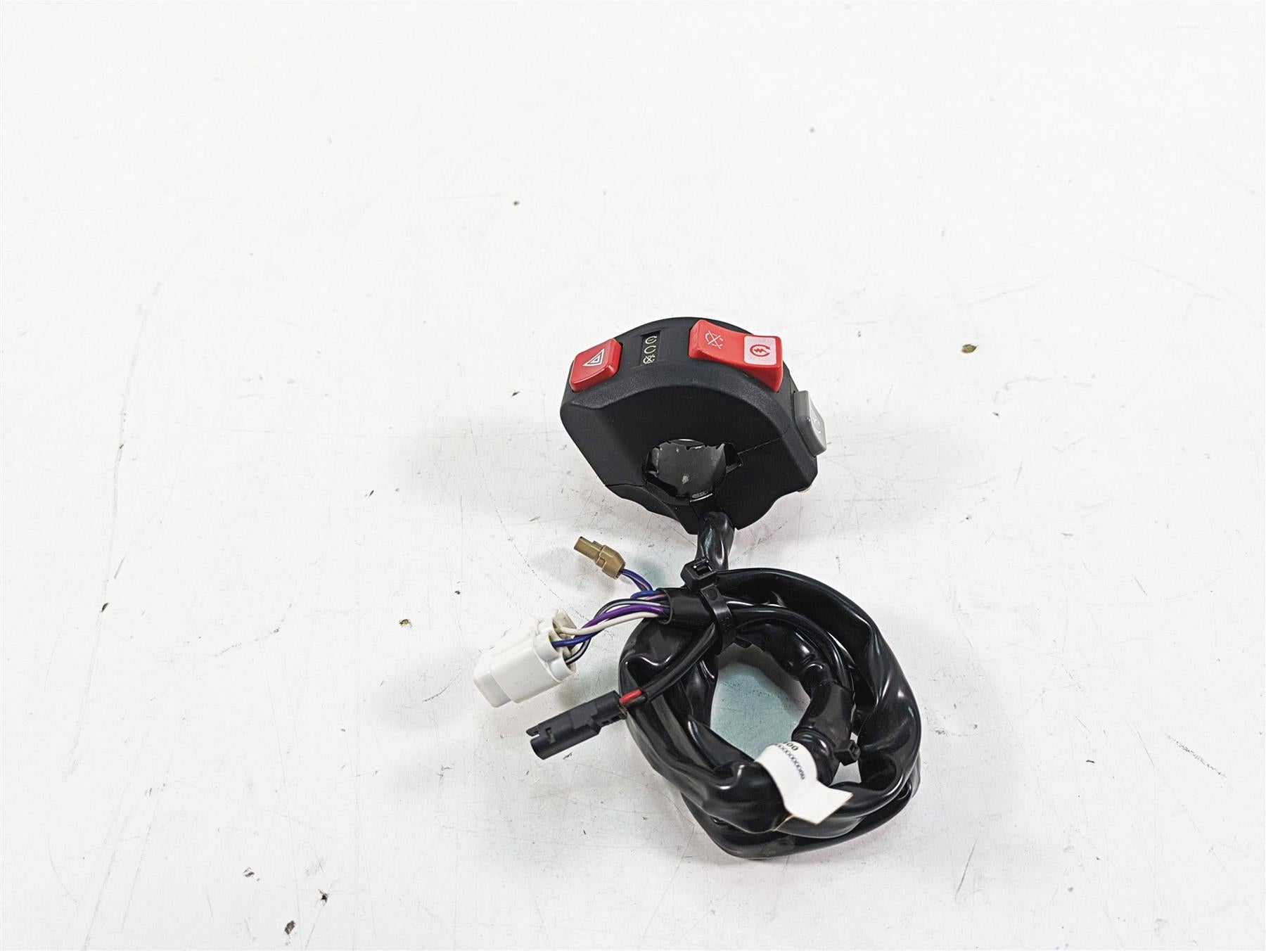 2020 KTM 1290 Super Adventure R Right Hand Start Stop Control Switch 61411174100 {{ shop.shopifyCountryName }} - Mototech271