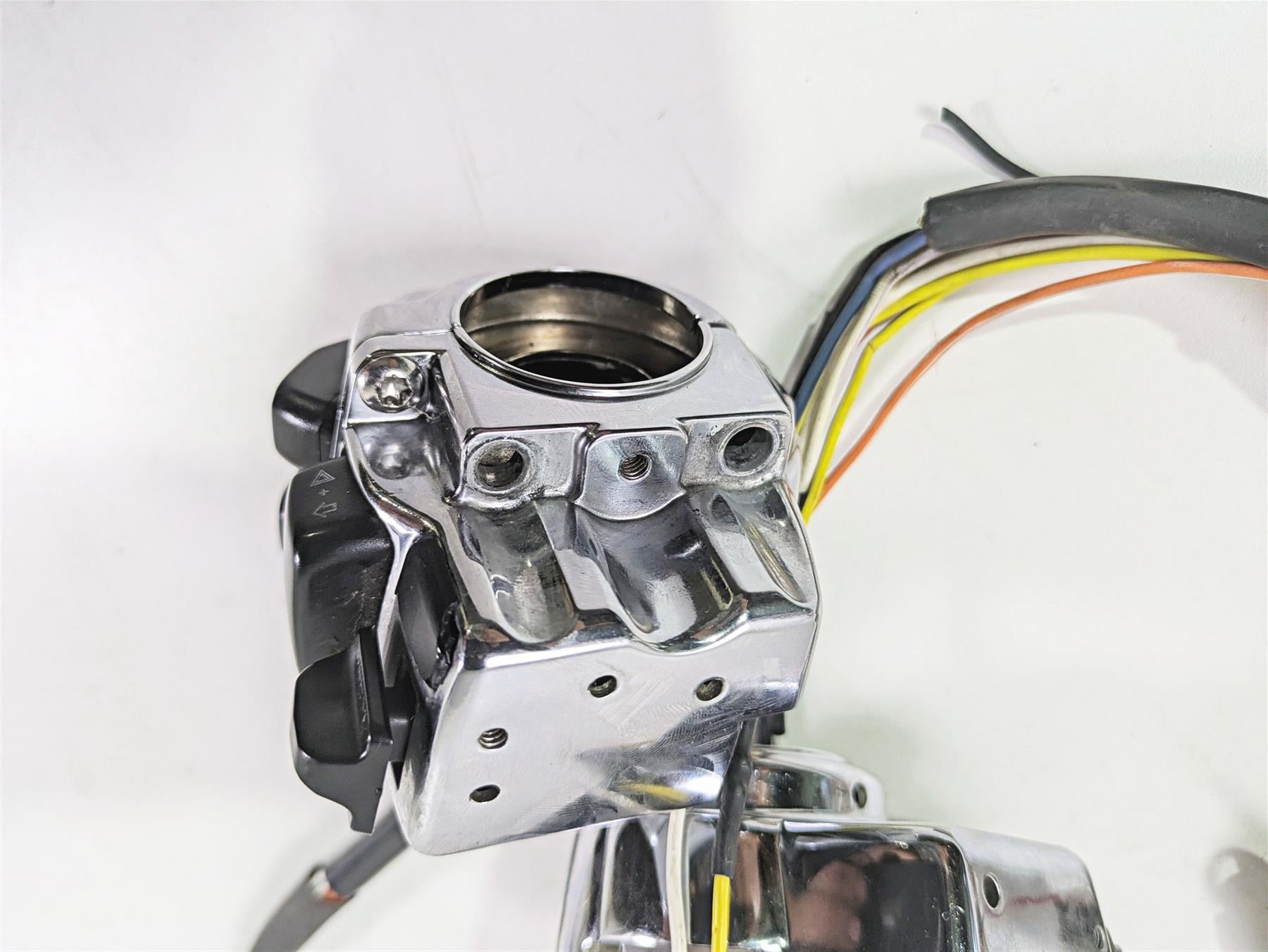 2007 Harley Touring FLHRSE CVO Road King Chrome Hand Control Switch Set 71682-06 {{ shop.shopifyCountryName }} - Mototech271