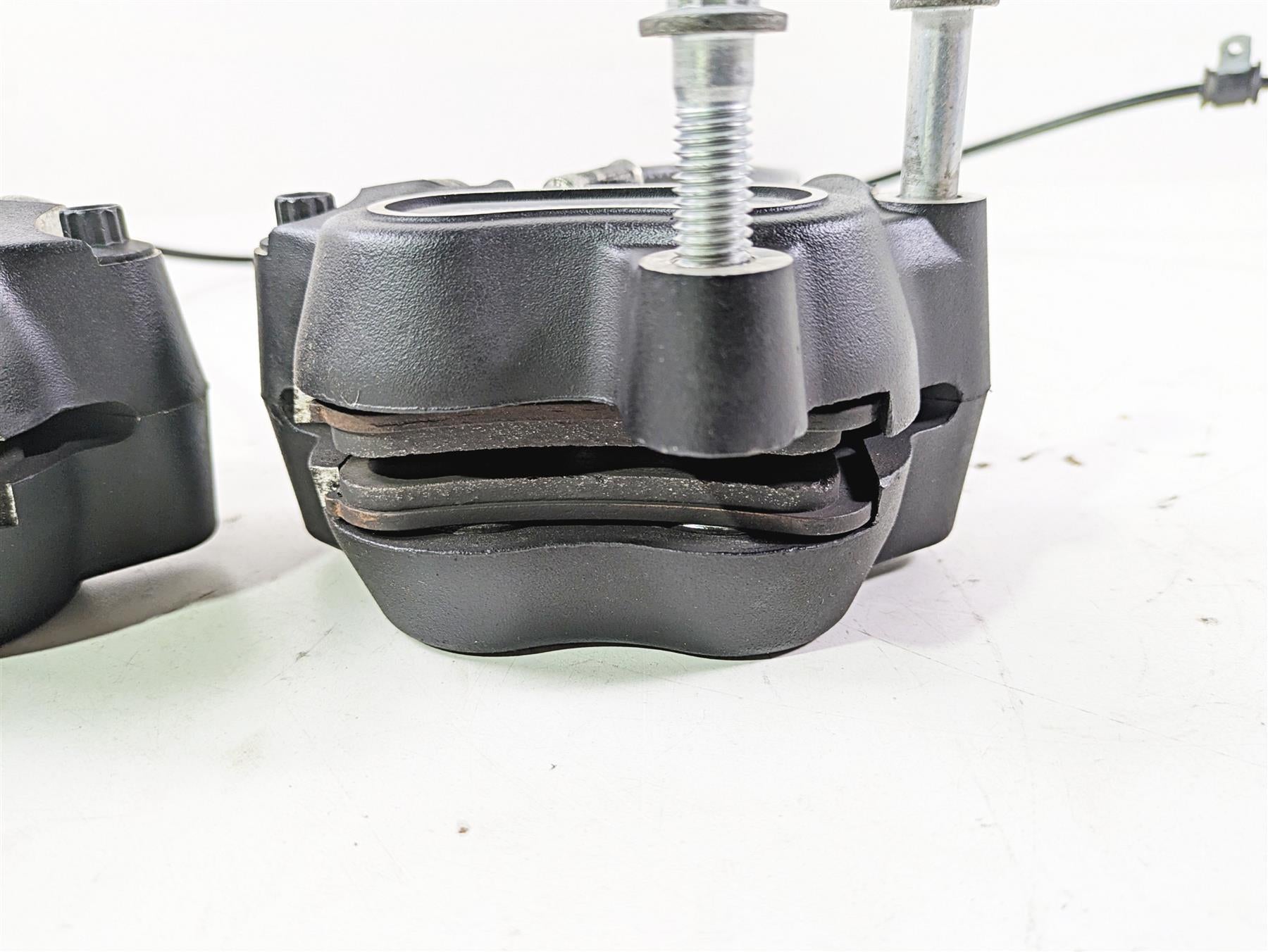 2015 Harley FXDL Dyna Low Rider Front Brake Caliper Set 41300001 41300002 {{ shop.shopifyCountryName }} - Mototech271