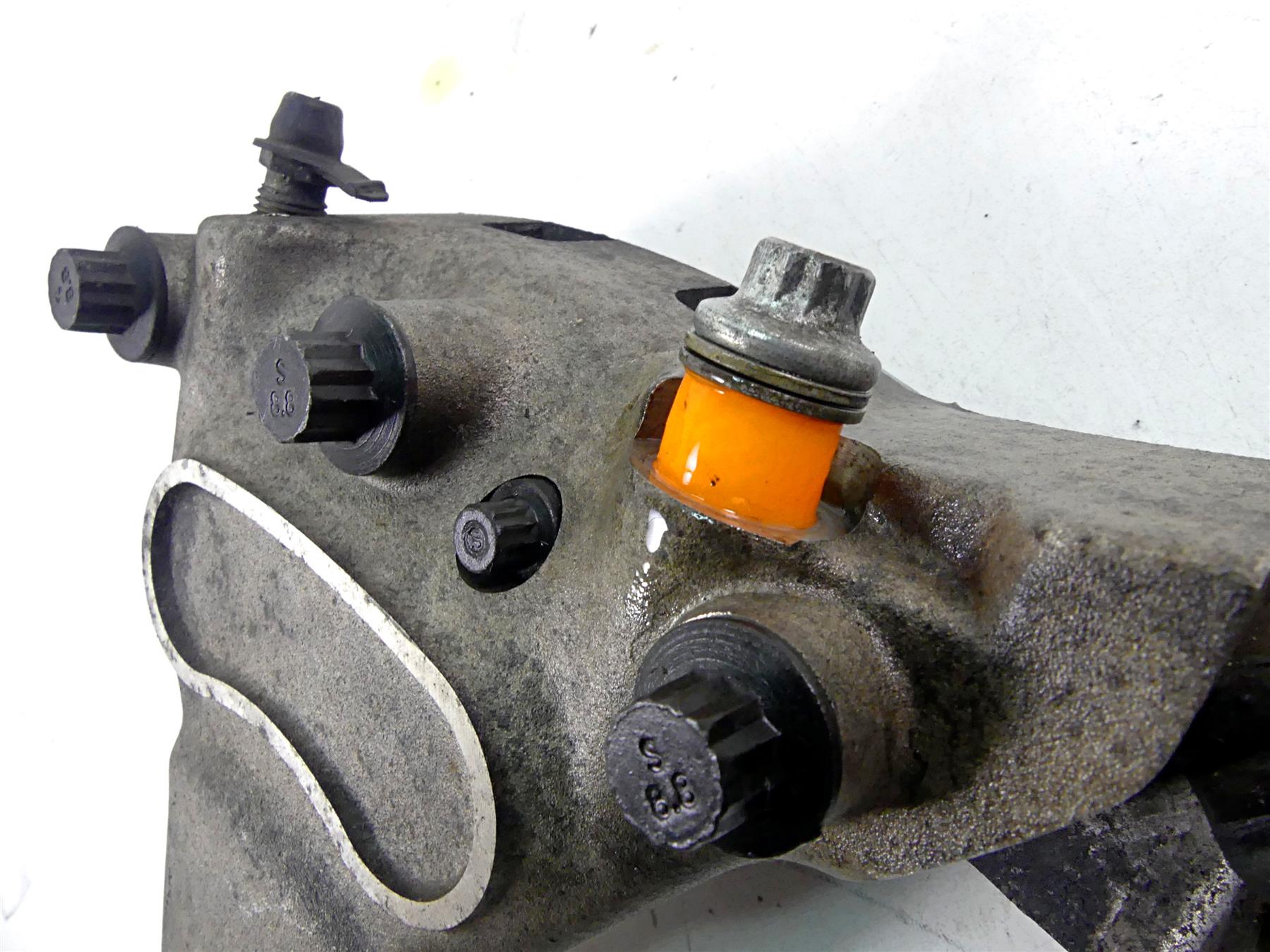 2004 Harley Touring FLHTCUI Electra Glide Rear Caliper & Bracket 44080-02B {{ shop.shopifyCountryName }} - Mototech271