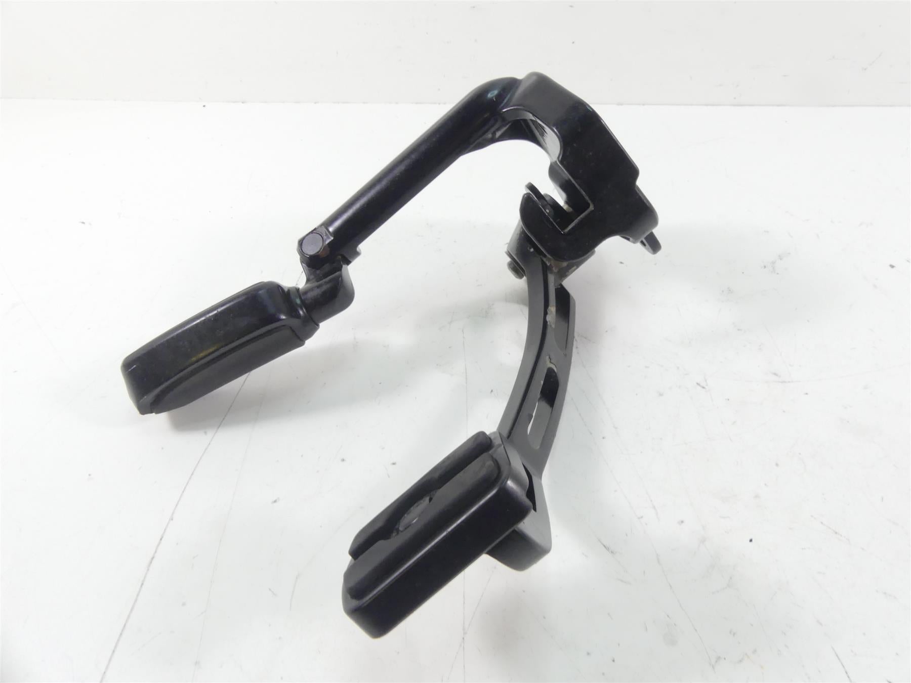 2017 Harley FXSE CVO Pro Street Breakout Front Right Footpeg & Br Pedal 42508-11 {{ shop.shopifyCountryName }} - Mototech271