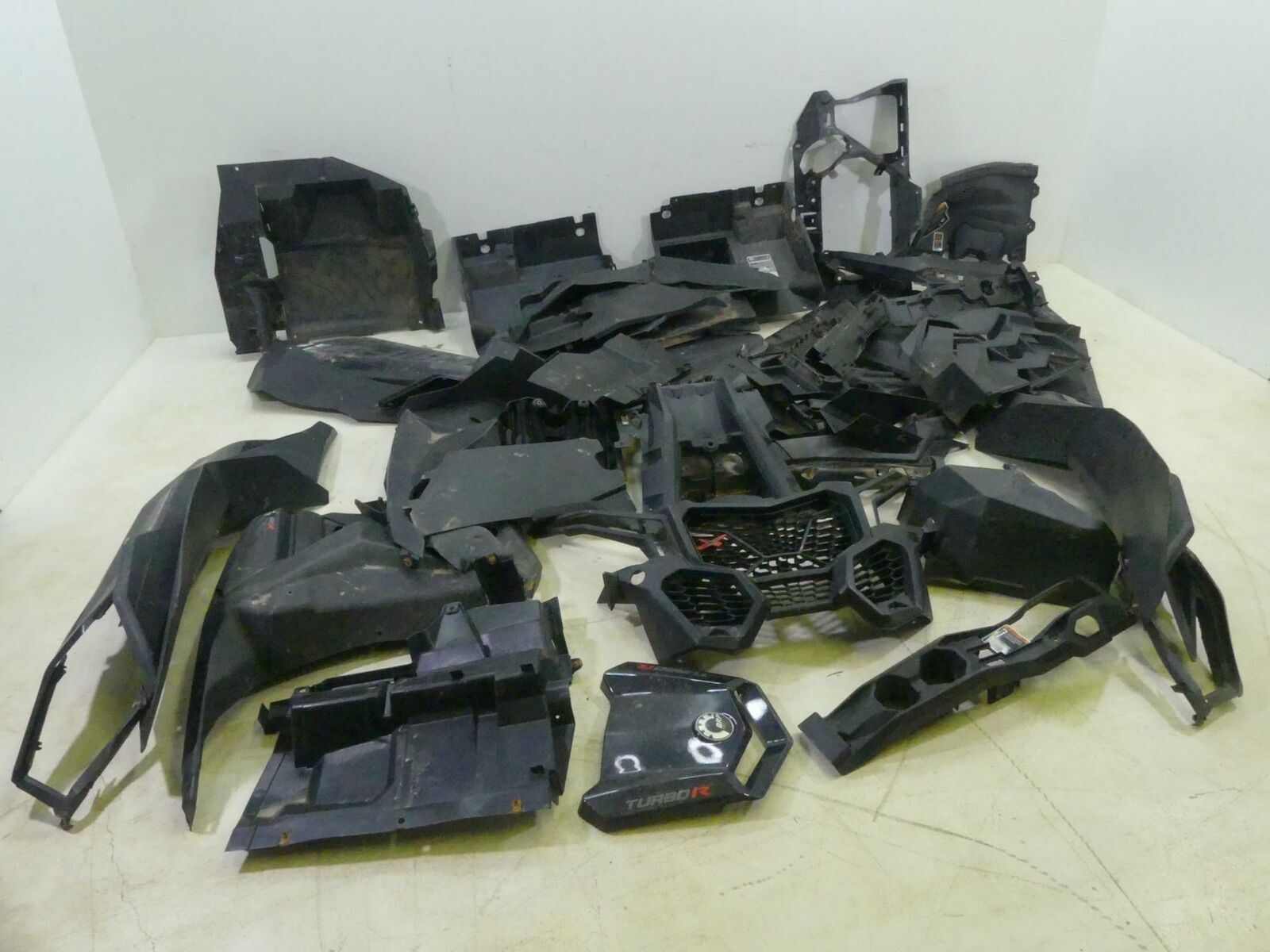 2018 Can Am Maverick X3 X DS Turbo R Plastic Body Fairings Covers Set 705009508 {{ shop.shopifyCountryName }} - Mototech271