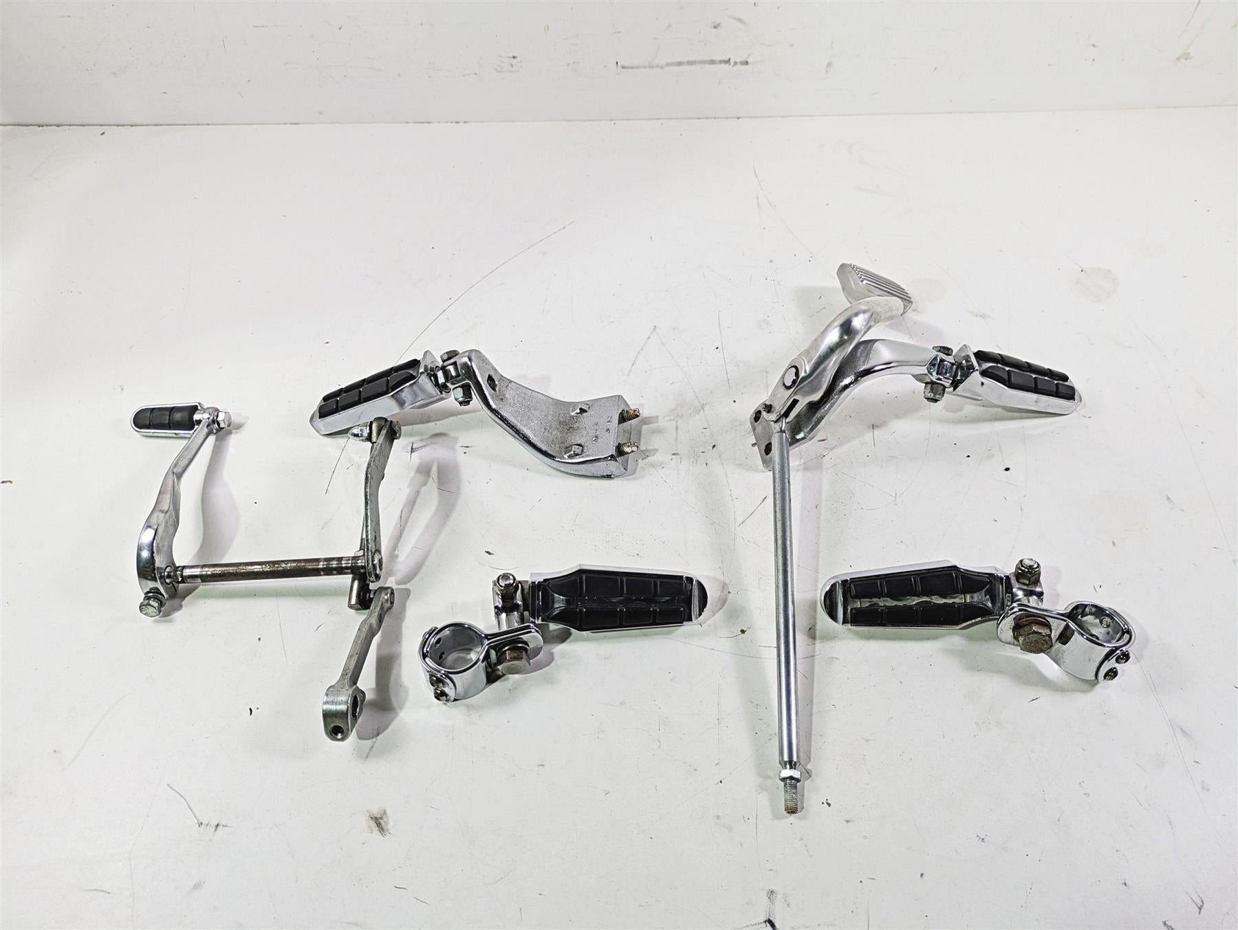 2002 Harley Dyna FXDL Low Rider Front Mid Control + Brake Pedal Shifter 50649-90 {{ shop.shopifyCountryName }} - Mototech271