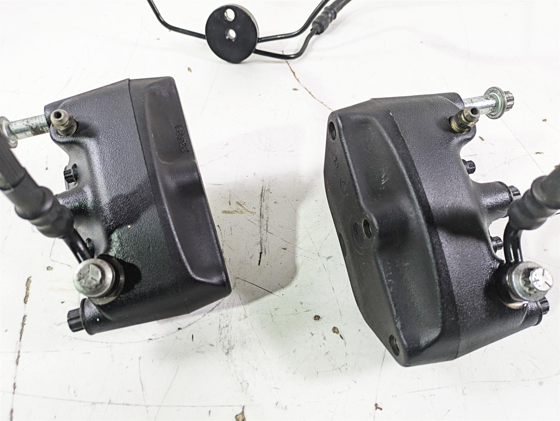 2003 Harley Touring FLHTCUI E-Glide 100th Front Brake Caliper Set 44023-00C {{ shop.shopifyCountryName }} - Mototech271