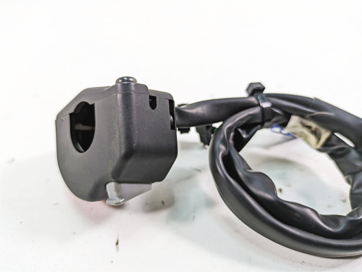 2007 Yamaha R1 YZFR1 Right Hand Kill Start Control Switch 4C8-83973-00-00 {{ shop.shopifyCountryName }} - Mototech271