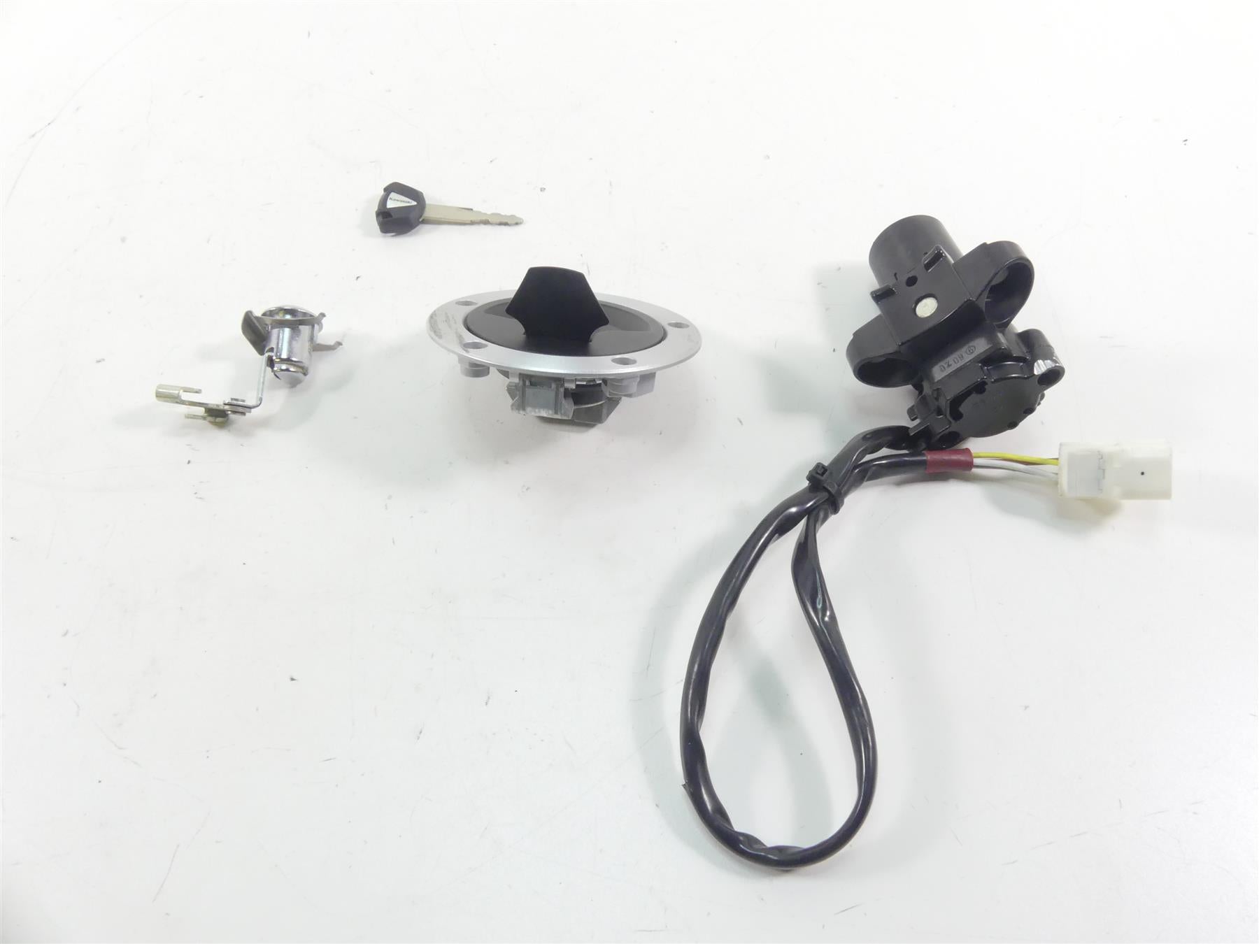 2021 Kawasaki ZX1400 ZX14R Ninja Ignition Switch Key Lock Set 27005-0568 27048-5013 {{ shop.shopifyCountryName }} - Mototech271