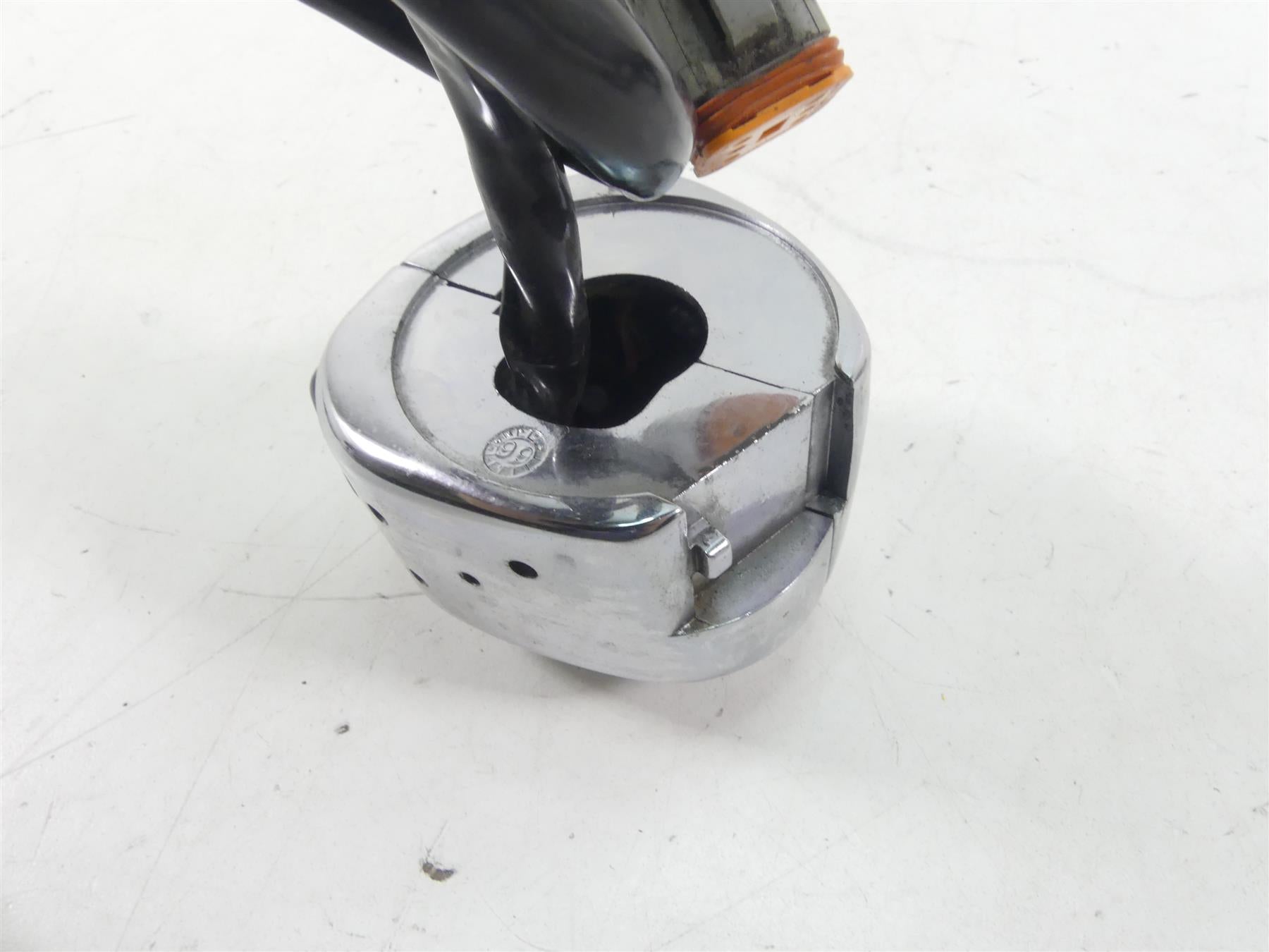 2000 Harley Dyna FXR4 CVO Super Glide Hand Control Switch Grip Set 71682-06 {{ shop.shopifyCountryName }} - Mototech271