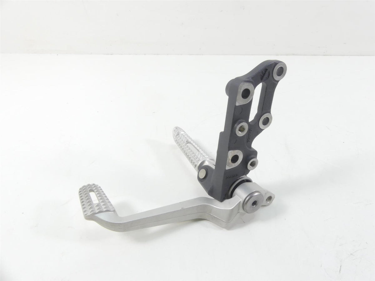 2015 Triumph 1050 Speed Triple R Front Right Footpeg & Brake Pedal T2081752 {{ shop.shopifyCountryName }} - Mototech271